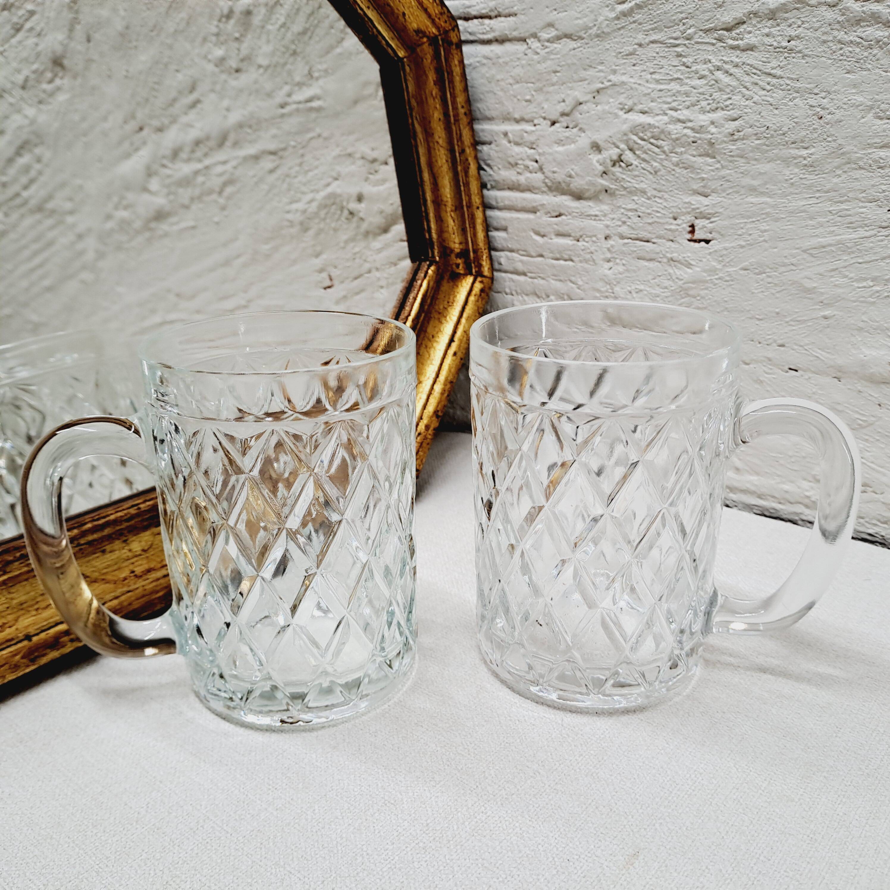 Set of 4 chiseled glass mugs from the 1960s