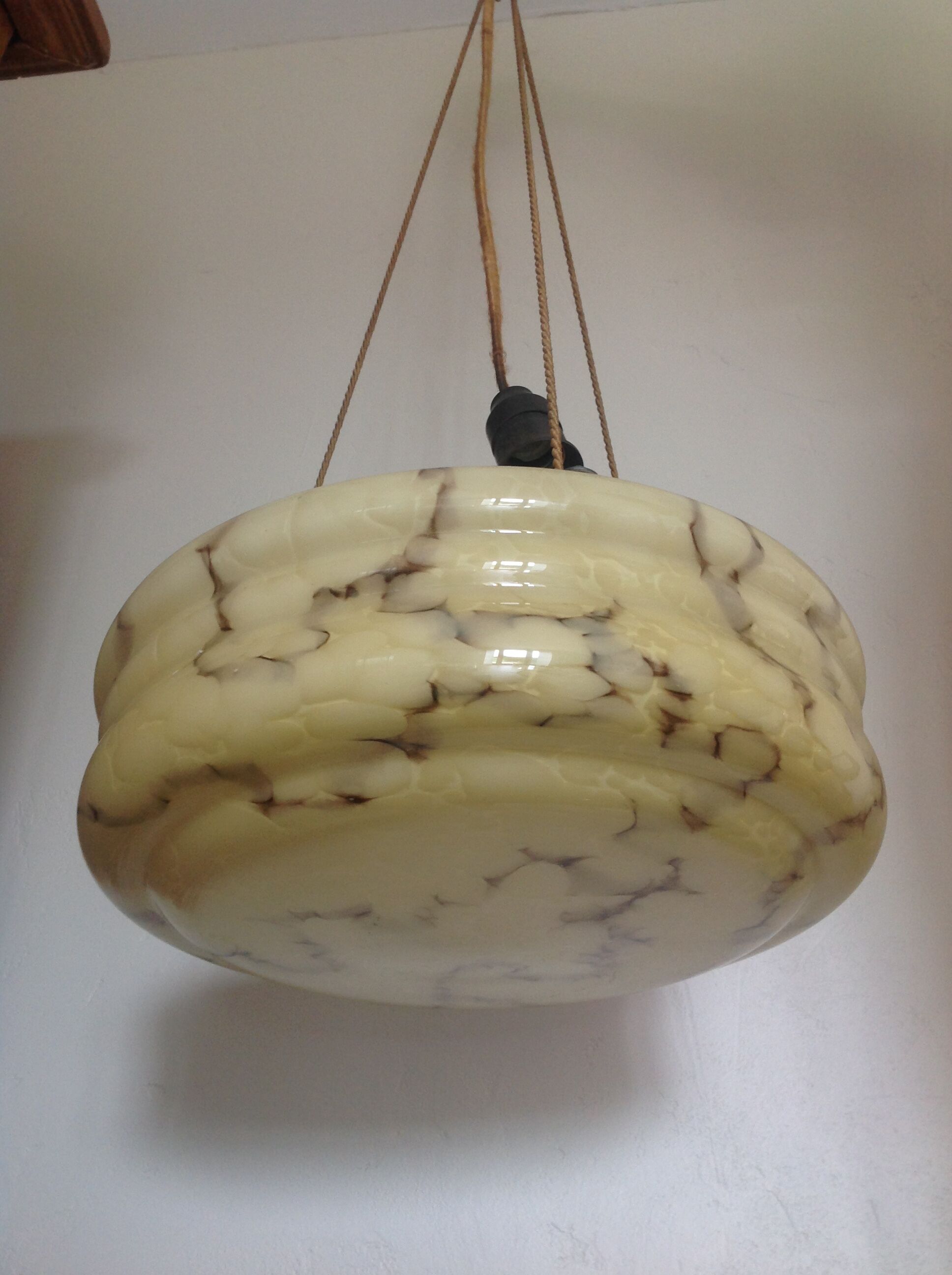 Art deco marbled glass bowl suspension