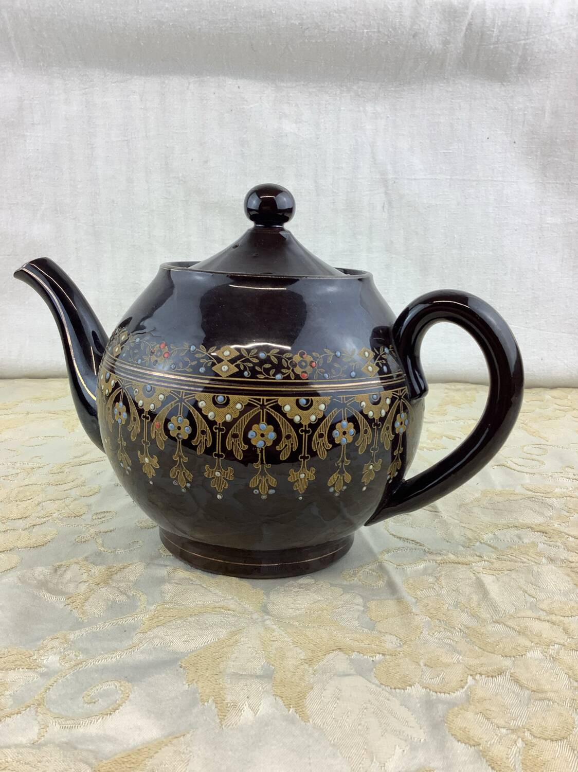 Old teapot Sarreguemines France