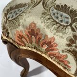Salon de style Louis XV comprenant une paire de fauteuils et trois chaises