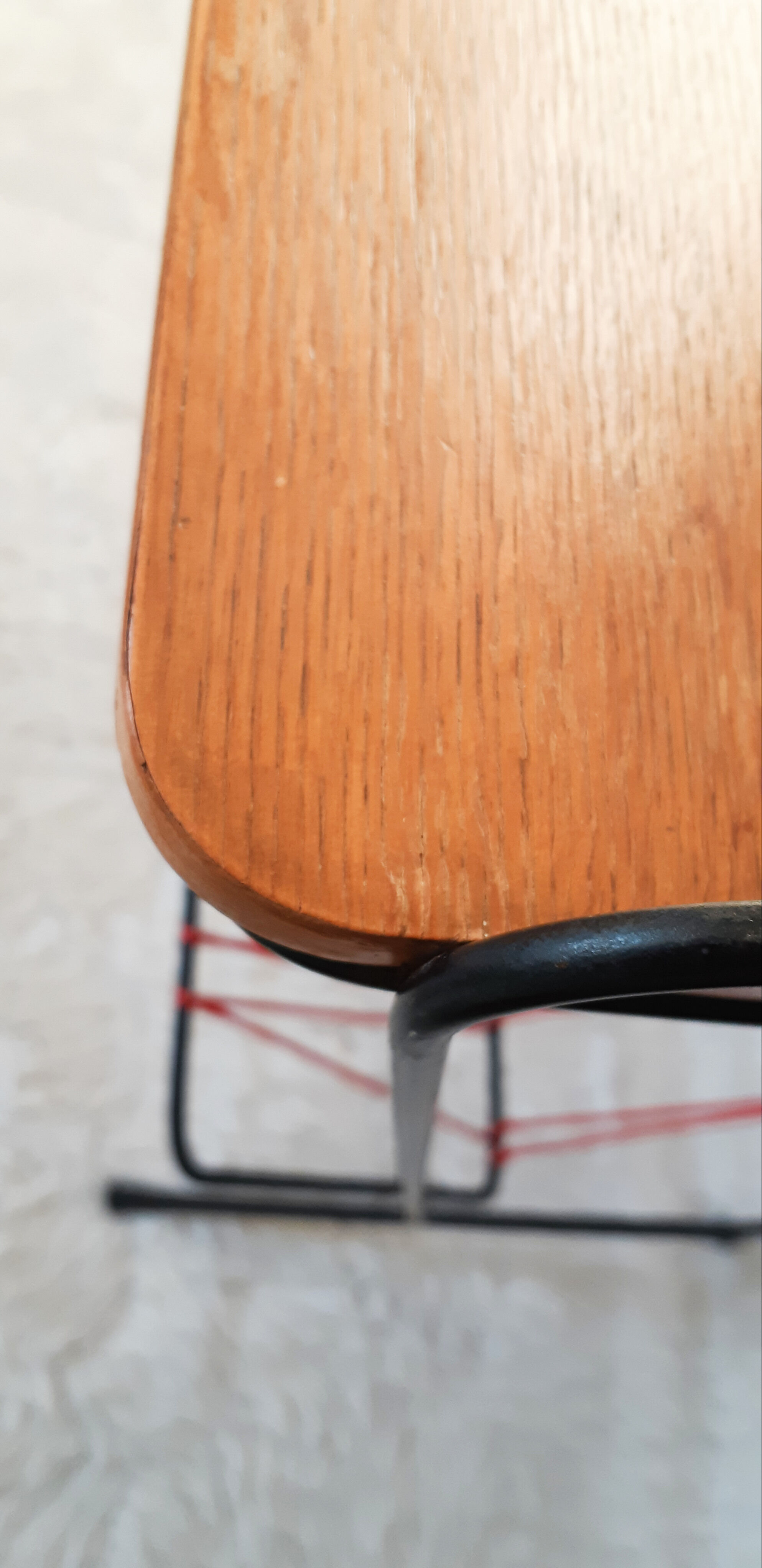 Scoubidou magazines rack