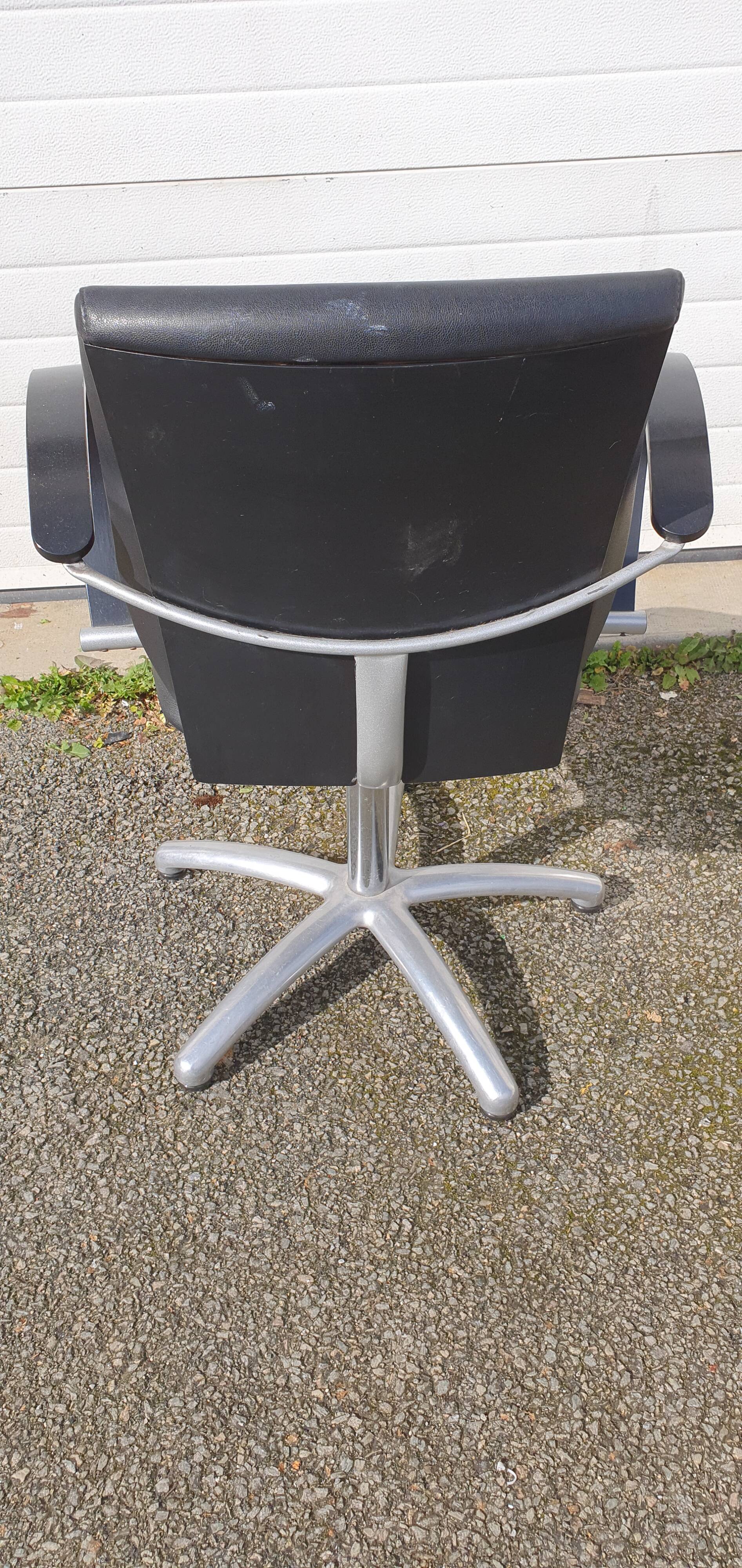Hairdressing chair