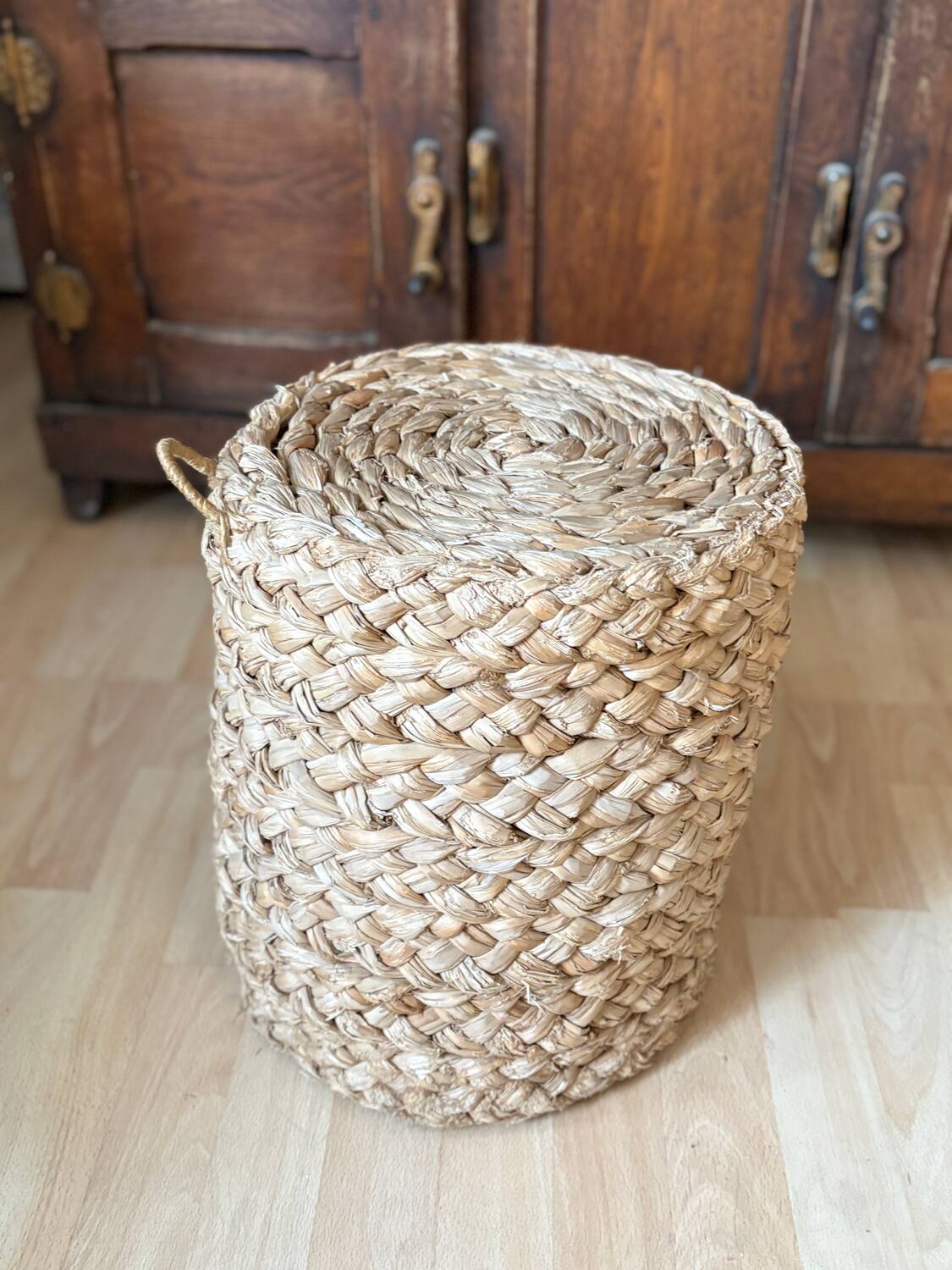 Wicker stool