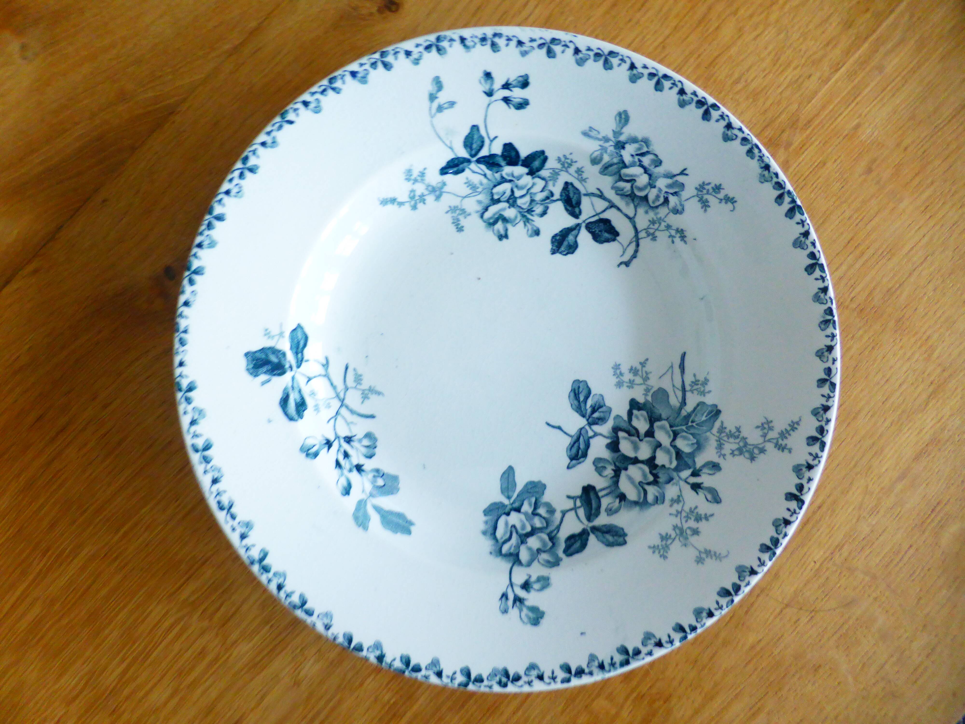 1 deep plate from St Amand et Hamage, Acacia model 221287