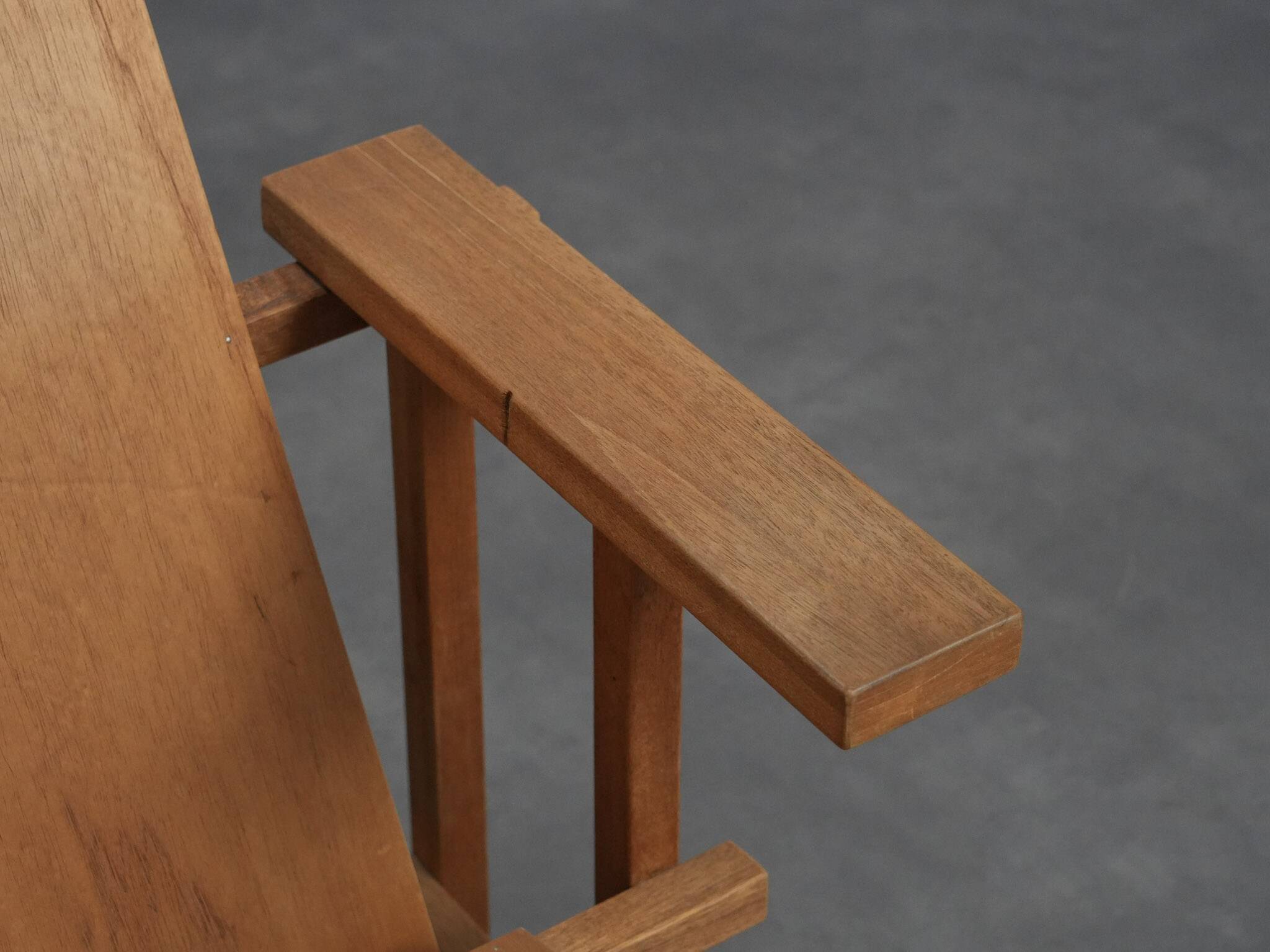 Fauteuil moderniste dans le style de Gerrit Rietveld, Pays-Bas, années 1980.