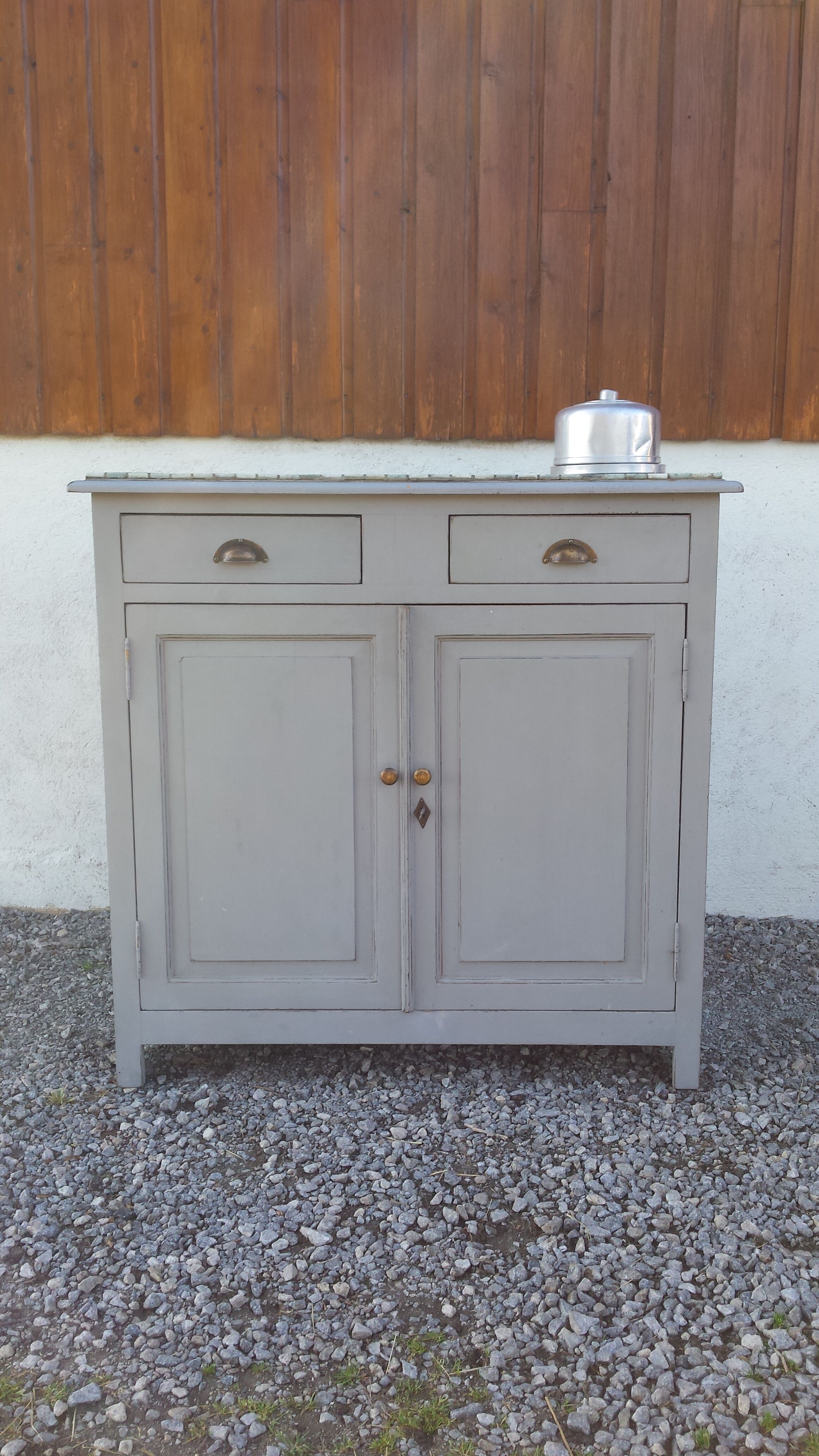 Grey parisian buffet, tile tray "pool"