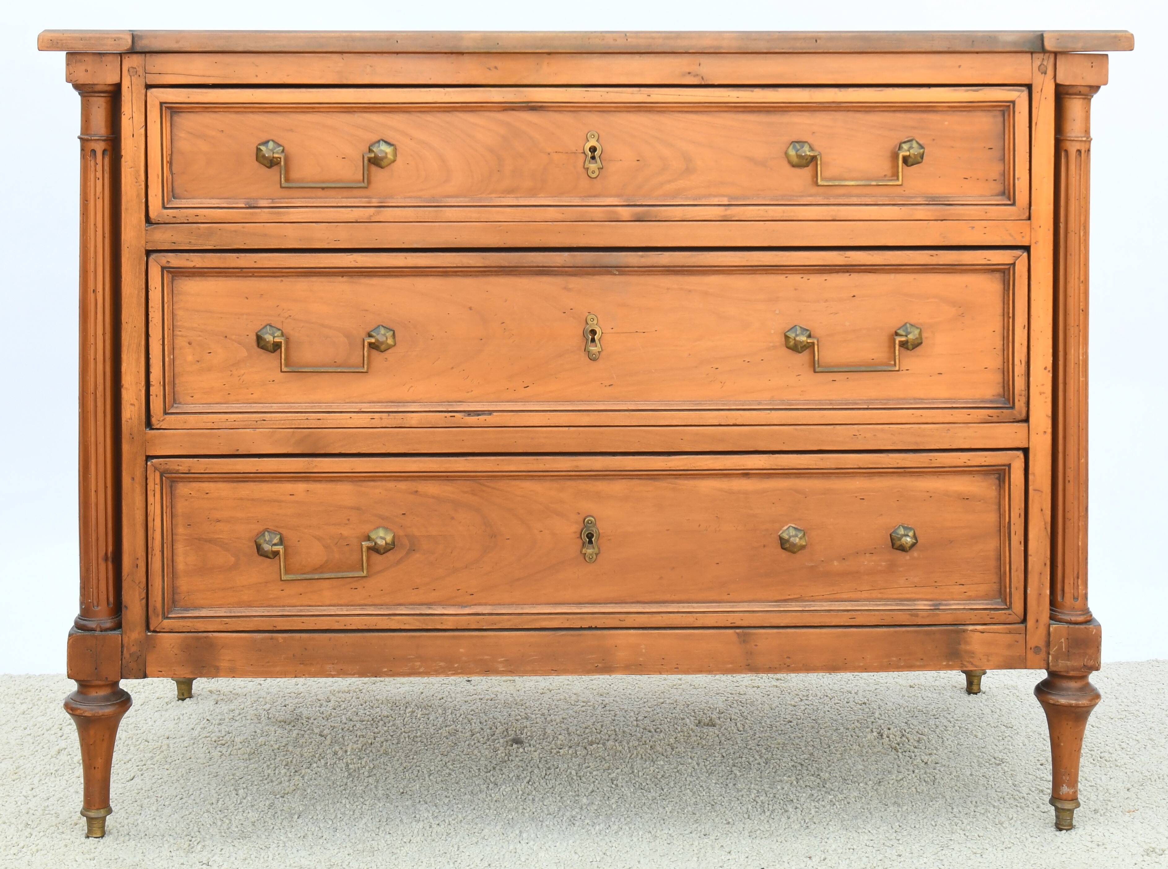 Commode de style Louis XVI