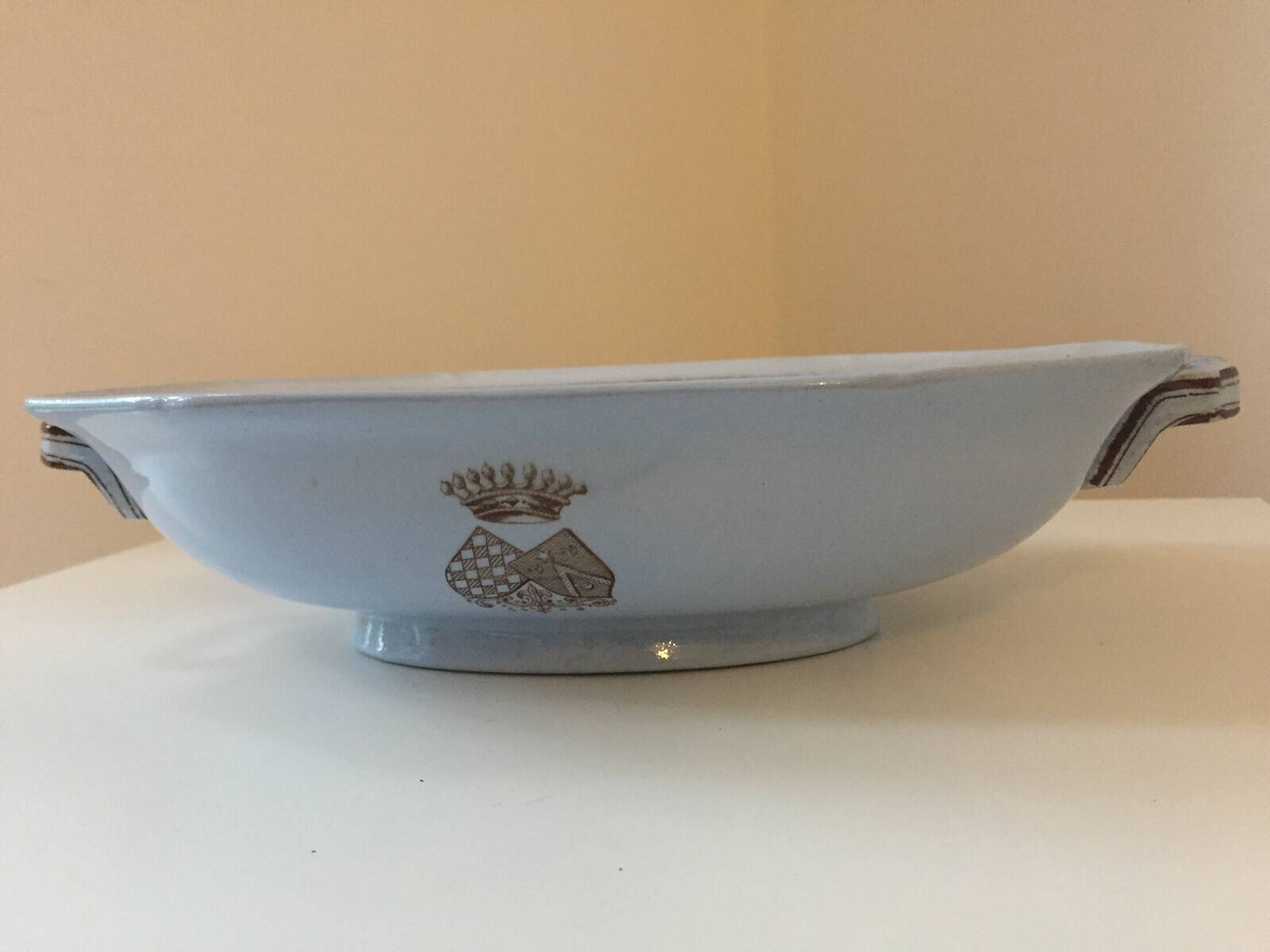 Tureen coat of arms Count Brown Westhead Moore & Co XIX