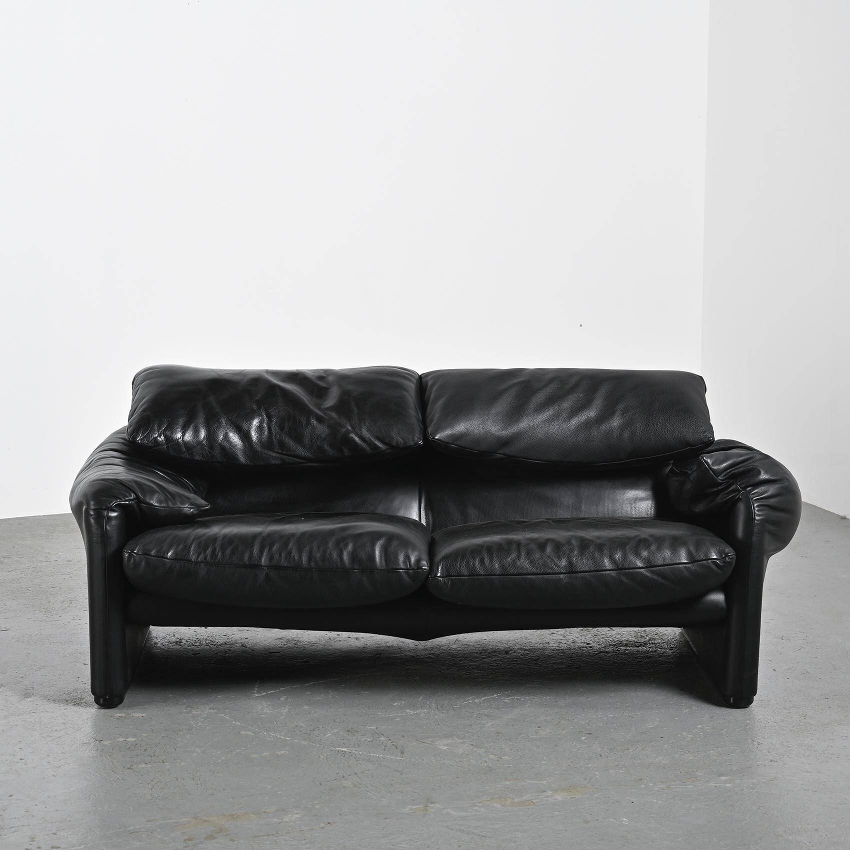 Maralunga sofa by Vico Magistretti, Cassina circa 197