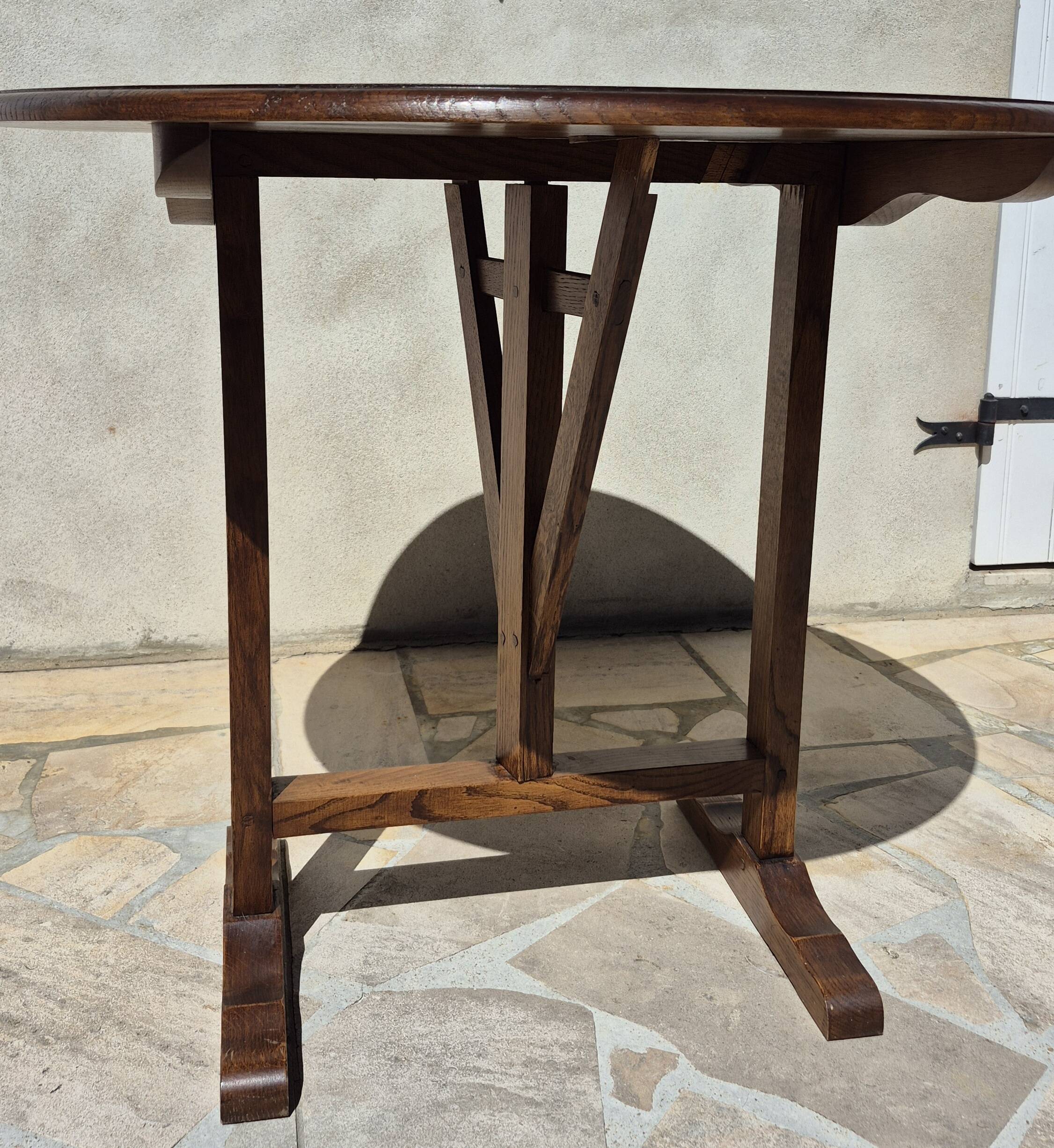 Petite table vigneronne ronde rabatable