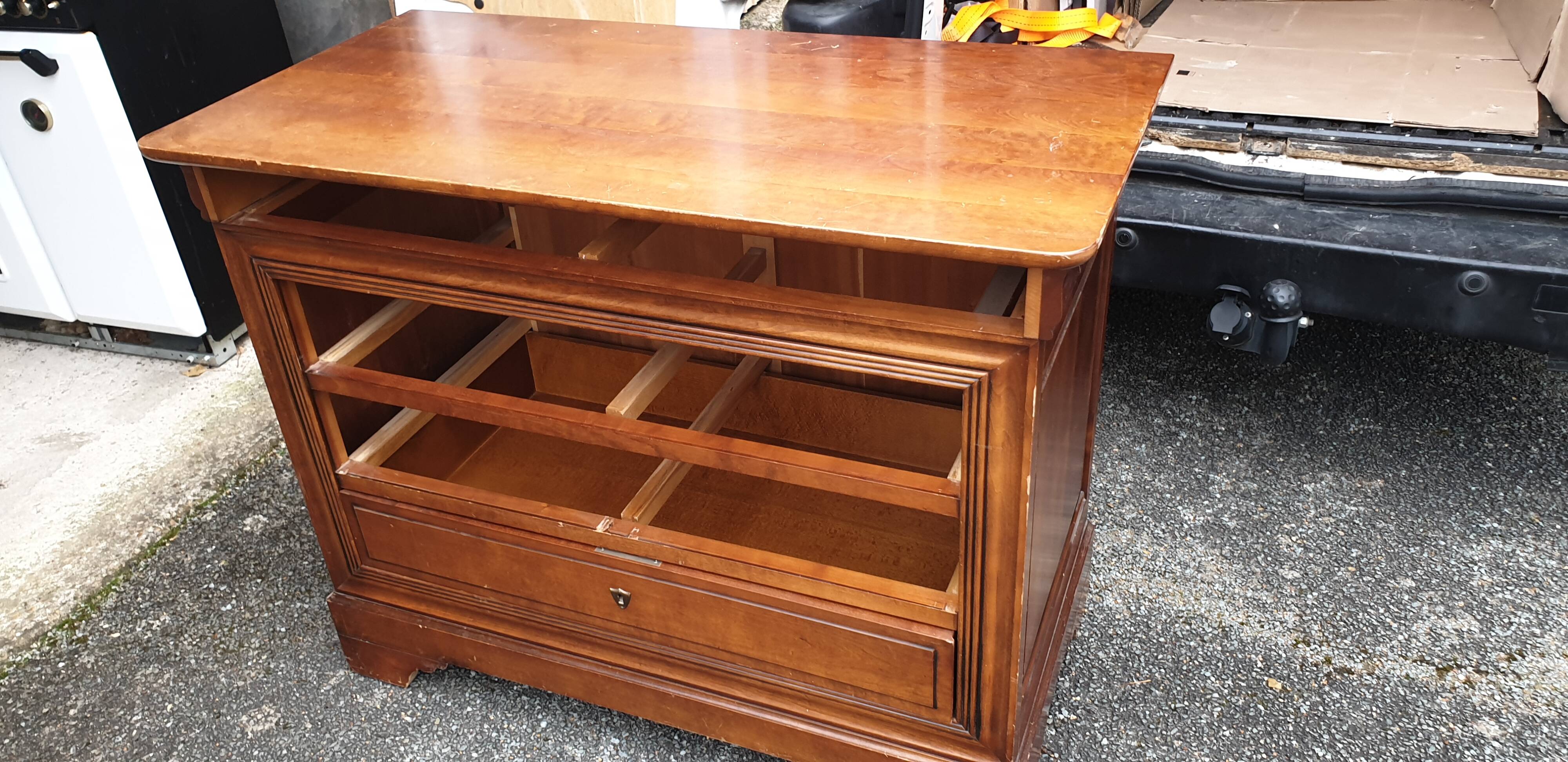 Louis Philippe chest of drawers in doucine