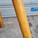 Paire de tabourets tripodes en bois massif