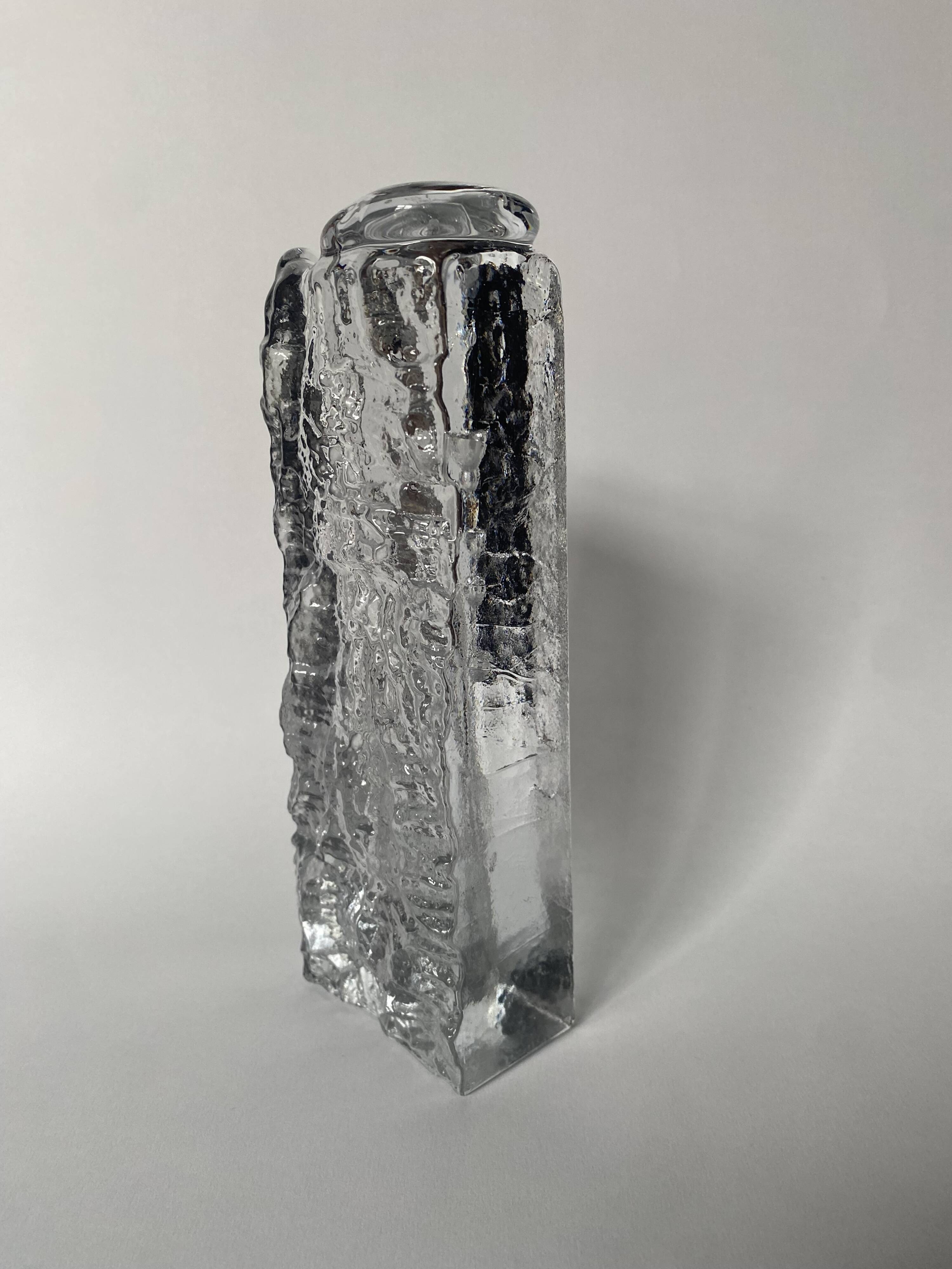 Vase en verre glacé des années 1970