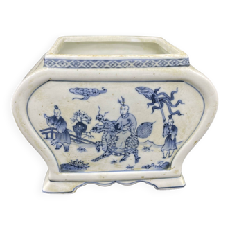 Planter, pot, white porcelain, blue Asian decor, quadripod, dragon, vegetable, plant, China