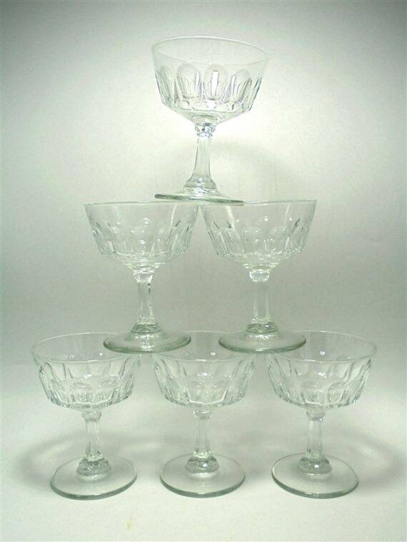 Set of 6 champagne glasses