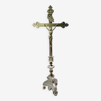 Croix d’autel crucifix laiton doré pied argenté