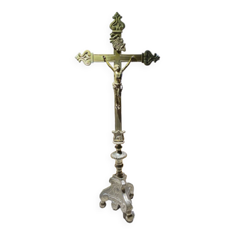 Croix d’autel crucifix laiton doré pied argenté