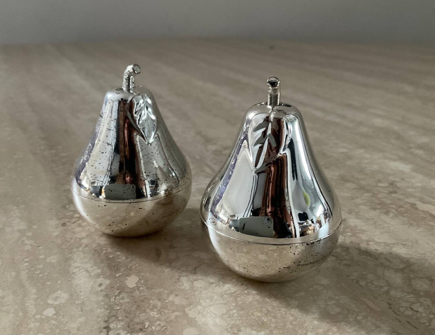 Vintage salt and pepper shaker pears n silver metal