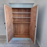 Armoire parisienne avec miroirs
