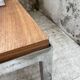 Table basse noyer et chrome moderniste