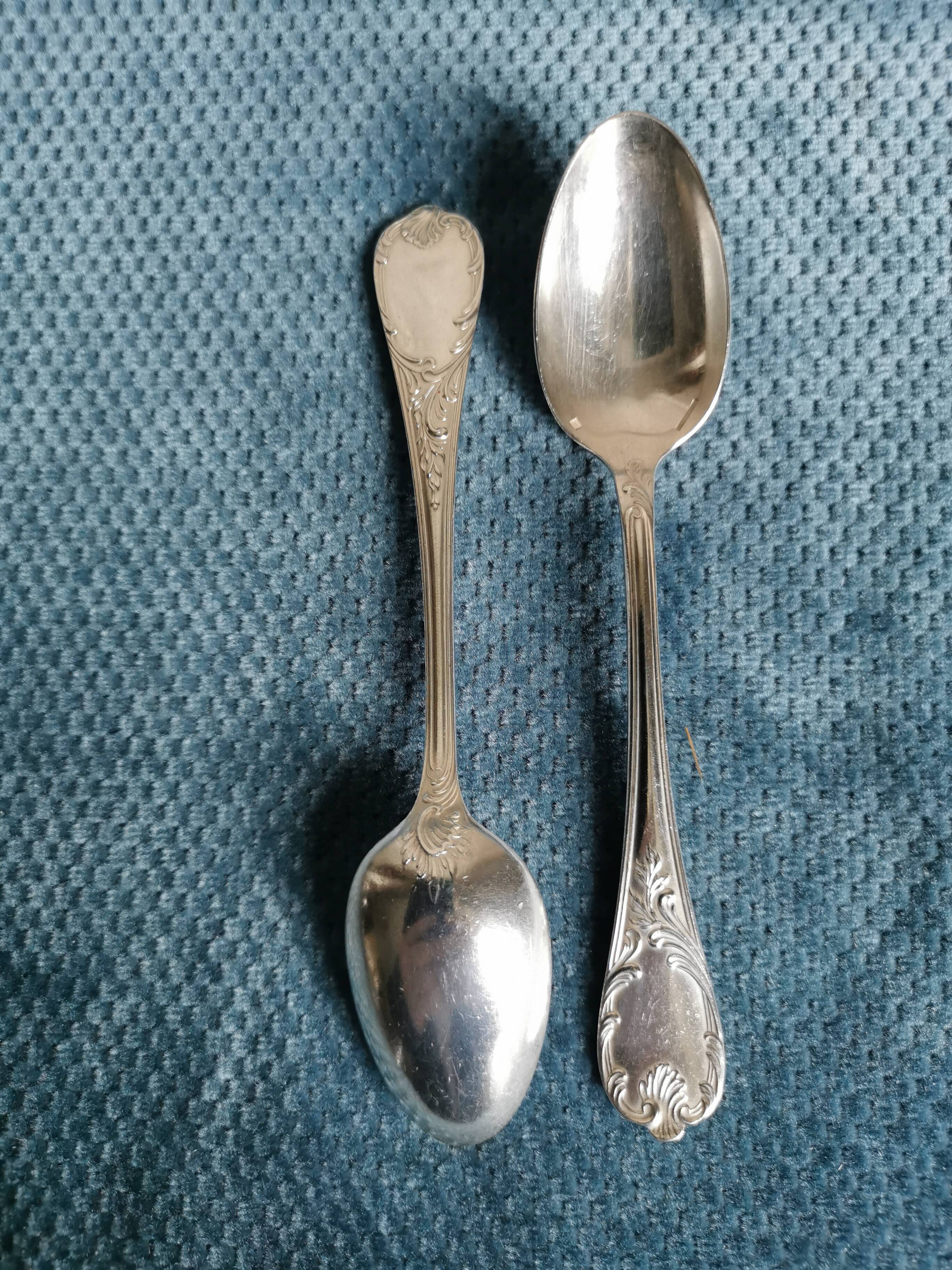 Six small Christofle model Marly spoons in silver metal