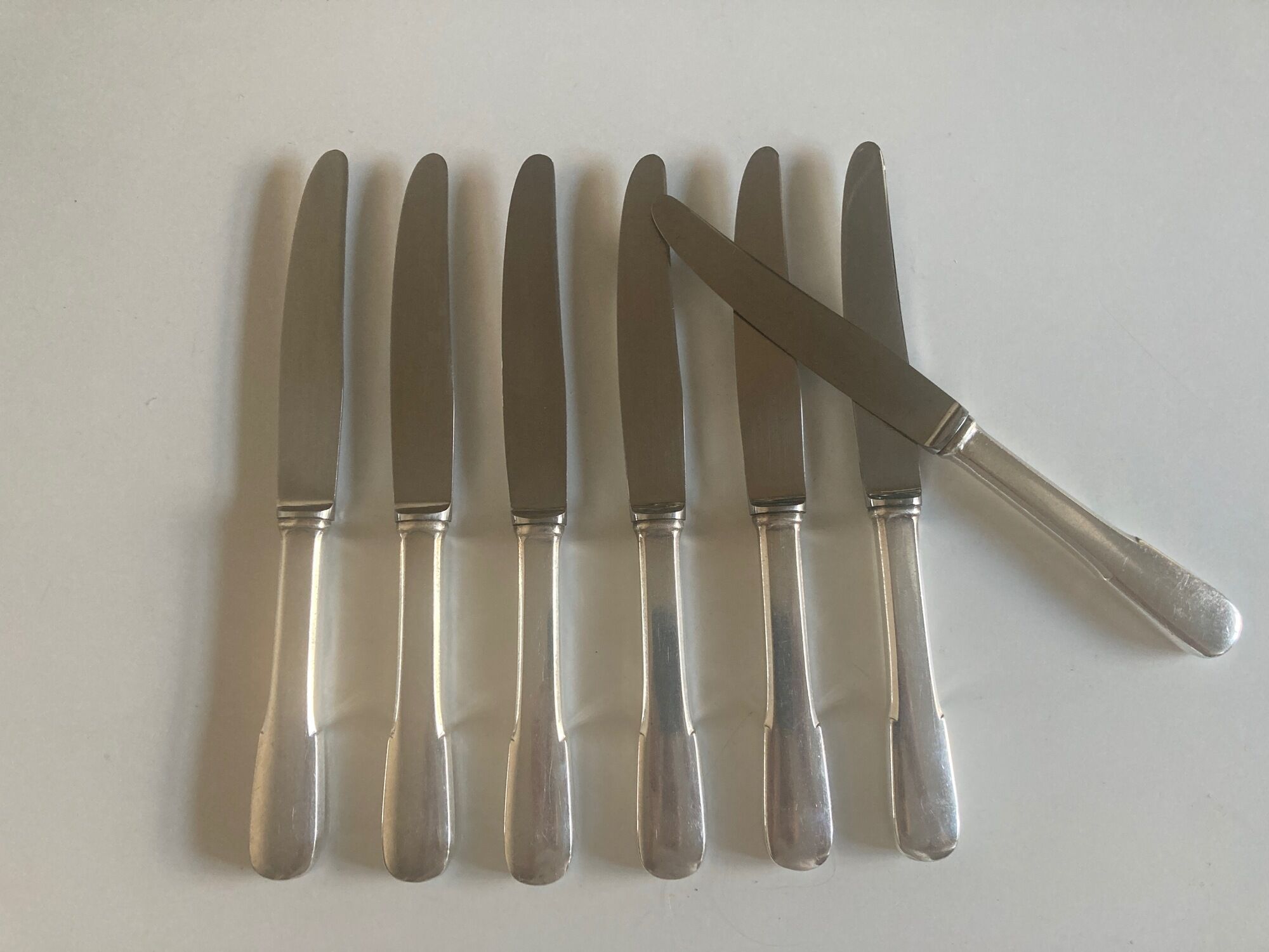 Set of 7 knives from brasserie Vieux Paris Cluny Ravinet Denfert 1960