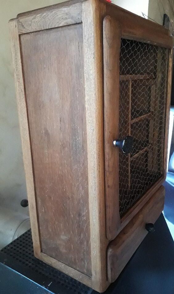 Oak country wall cabinet