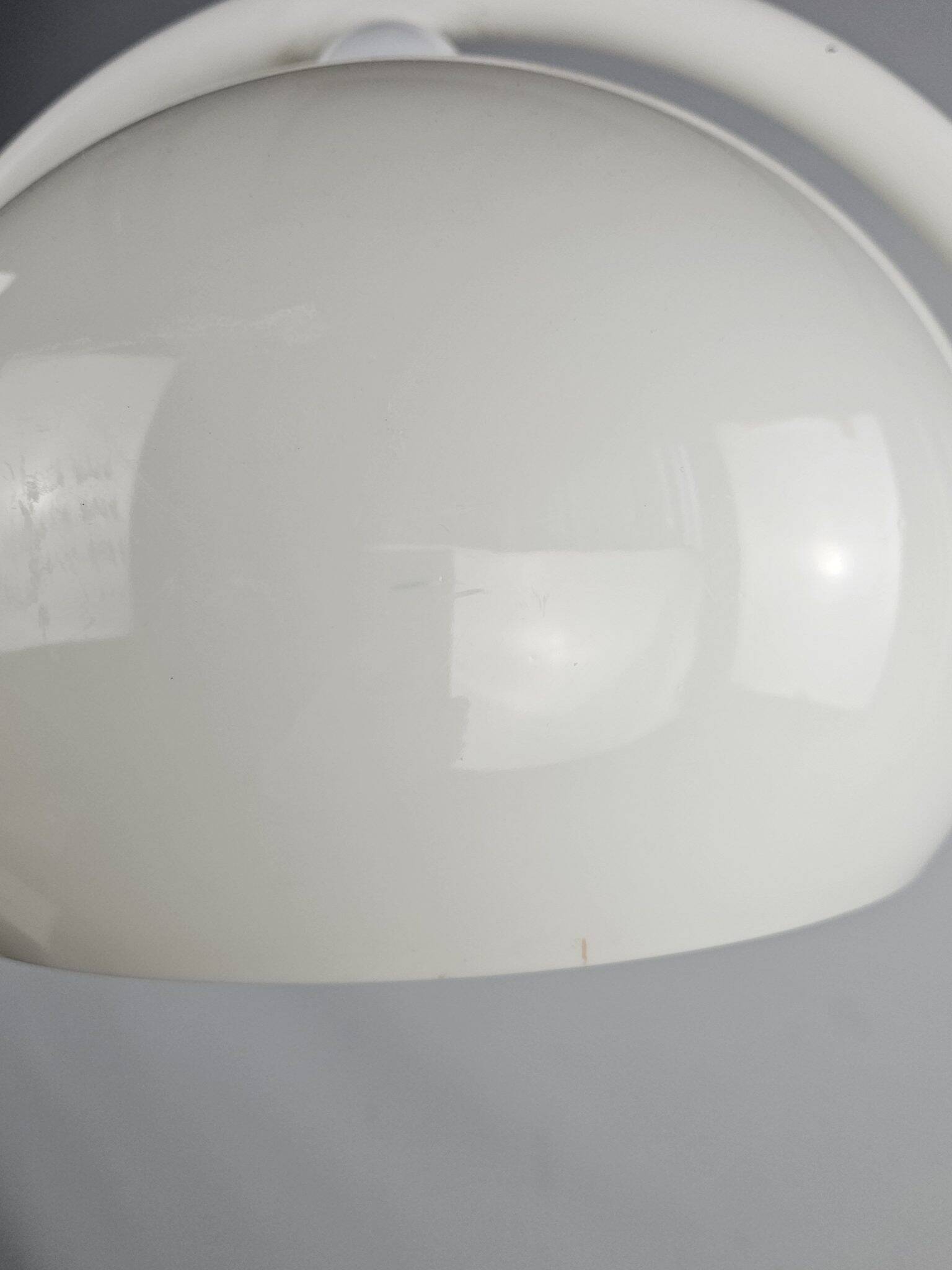 Lampadaire en métal blanc et plastique style futuriste