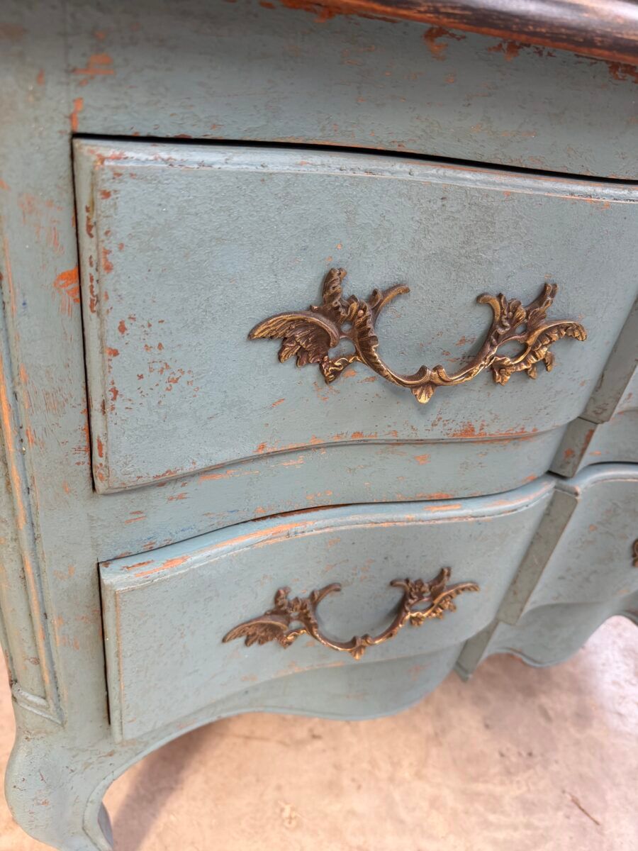 Commode de style Louis XV en noyer