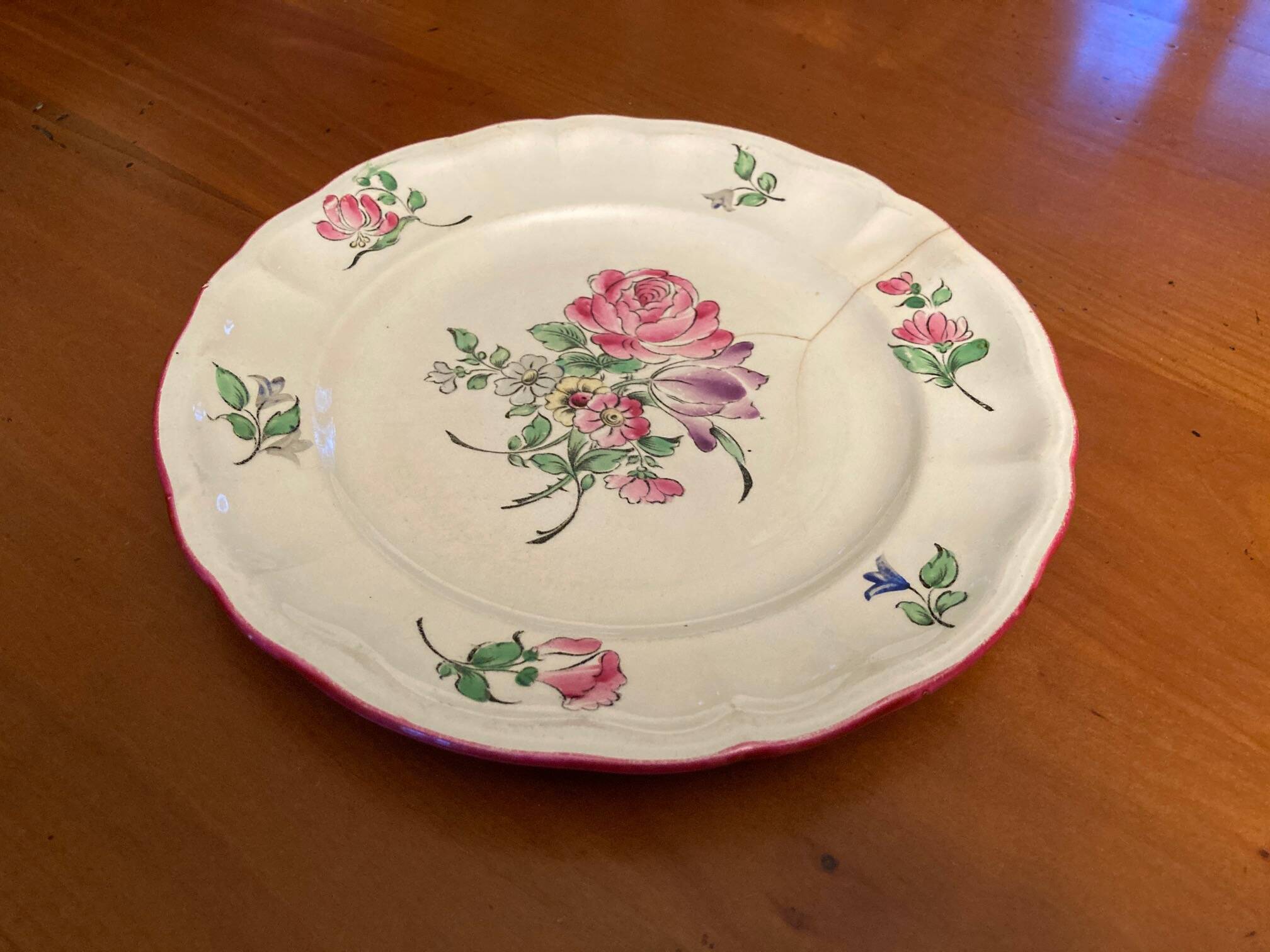 Set of 2 decorative floral plates