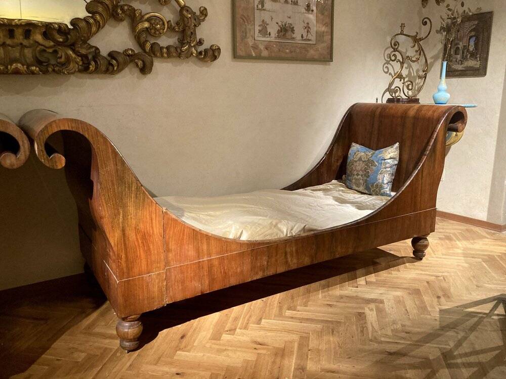 Set of 19th Century Italian Empire Flamed Walnut Sleigh Beds or Daybeds