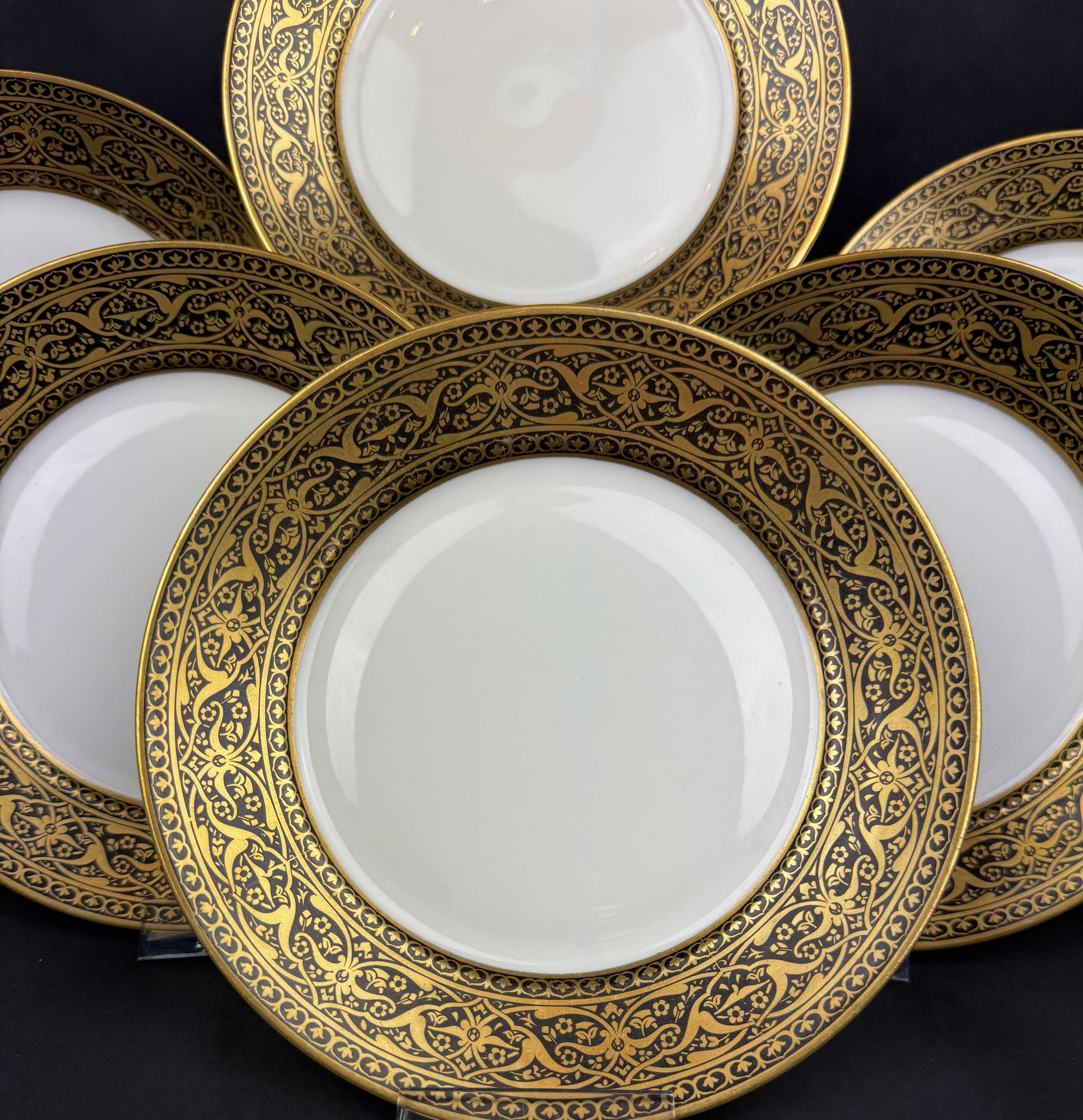 6 assiettes Limoges F Legrand décor noir et or fin
