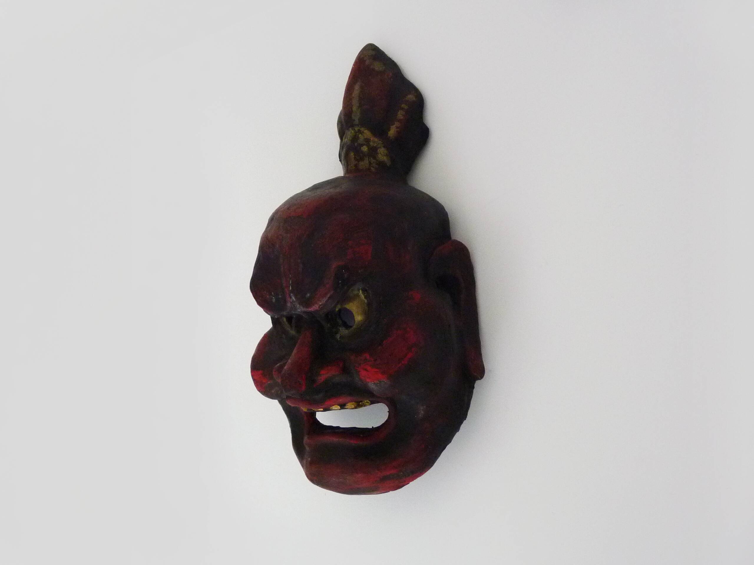 Old Japanese mask in polychrome wood. 70s 80s
