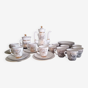 Lomonosov 29-piece porcelain coffee set, cast patterns enhanced with 24k gold