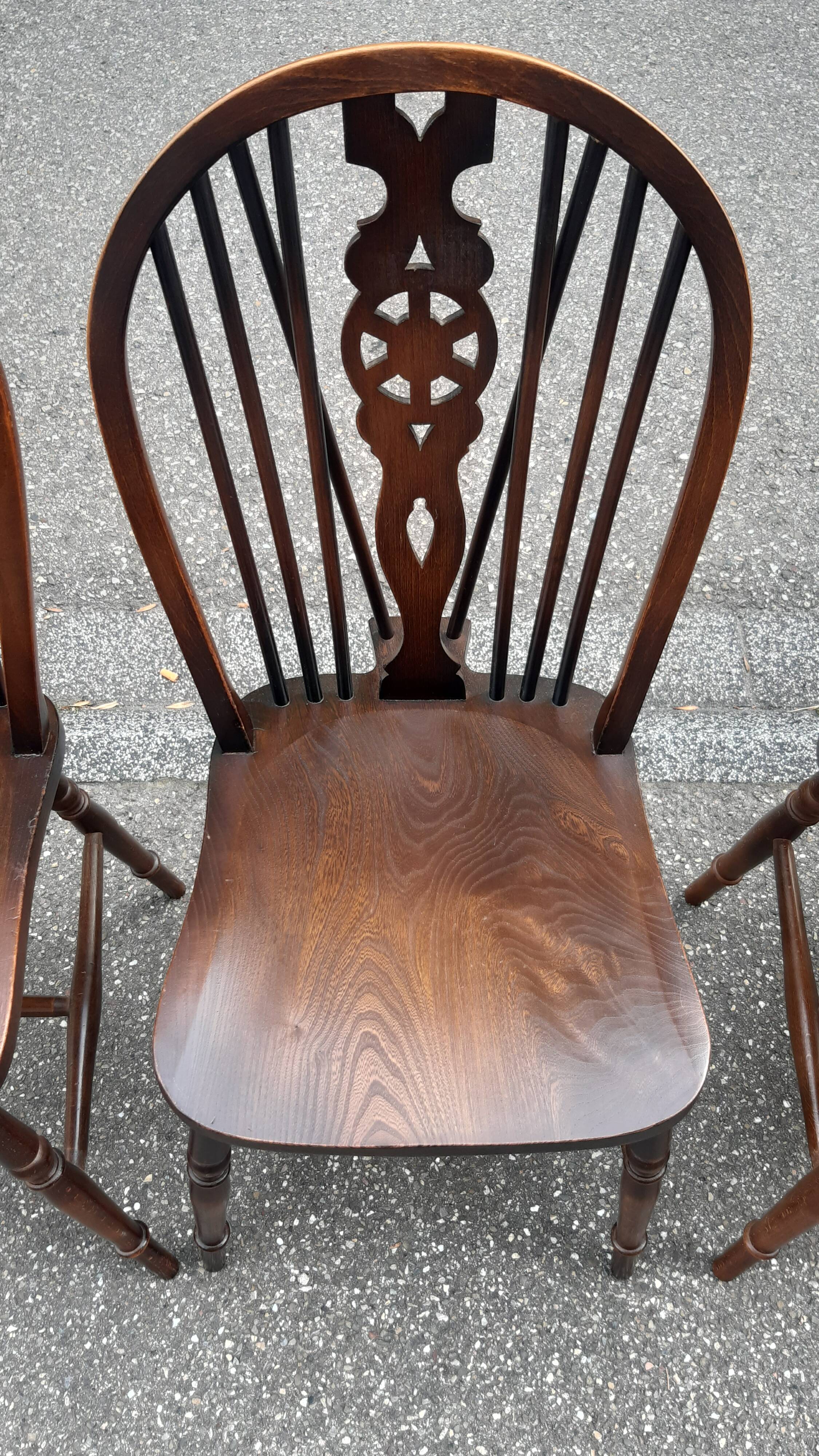 Set of 6 Windsor chairs