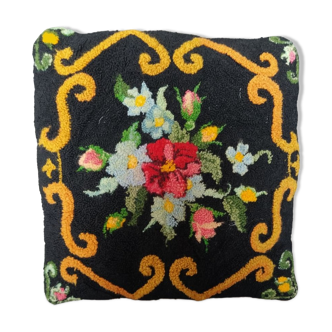 Vintage crochet cushion / canvas