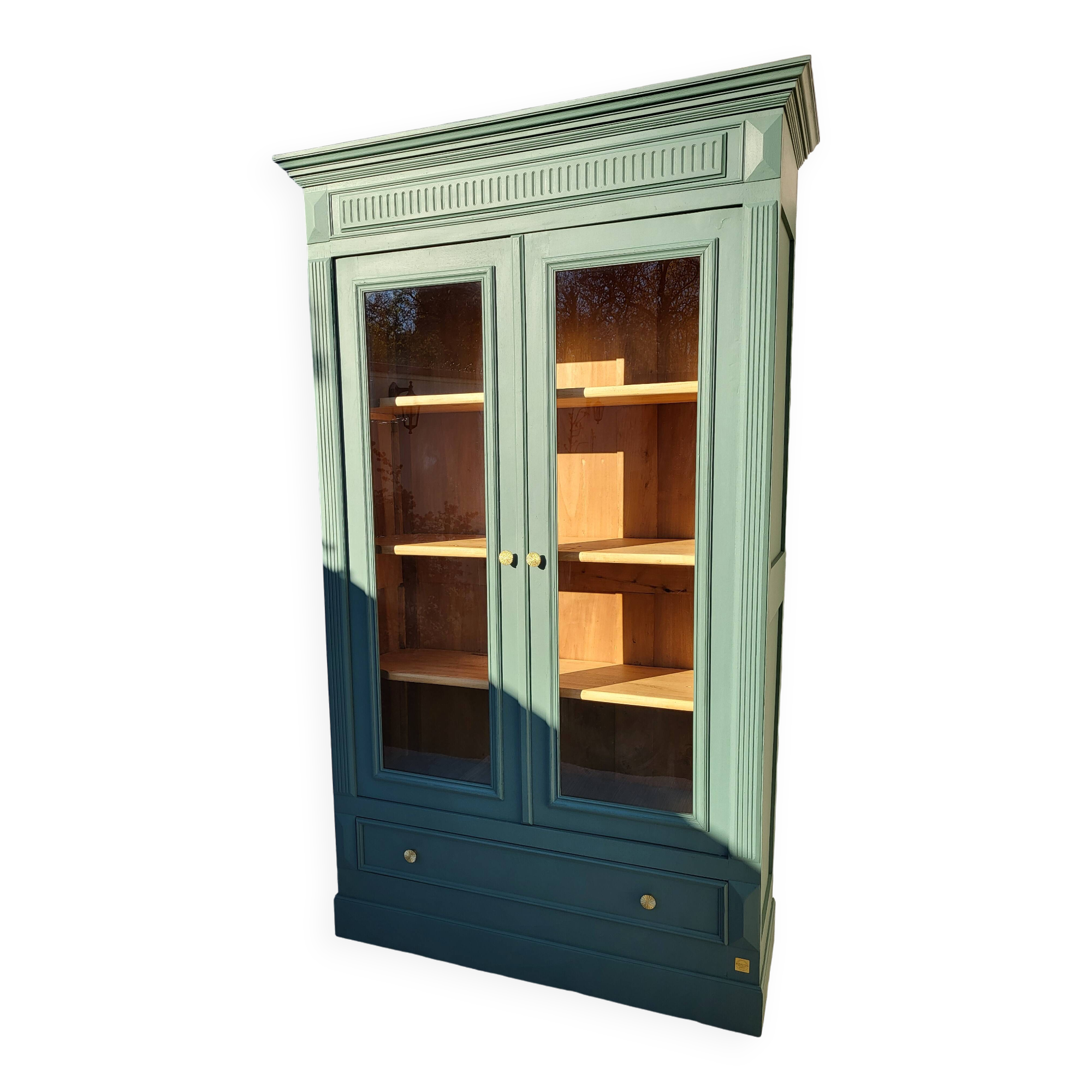 2 glass door dresser