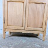 Louis XV display cabinet style