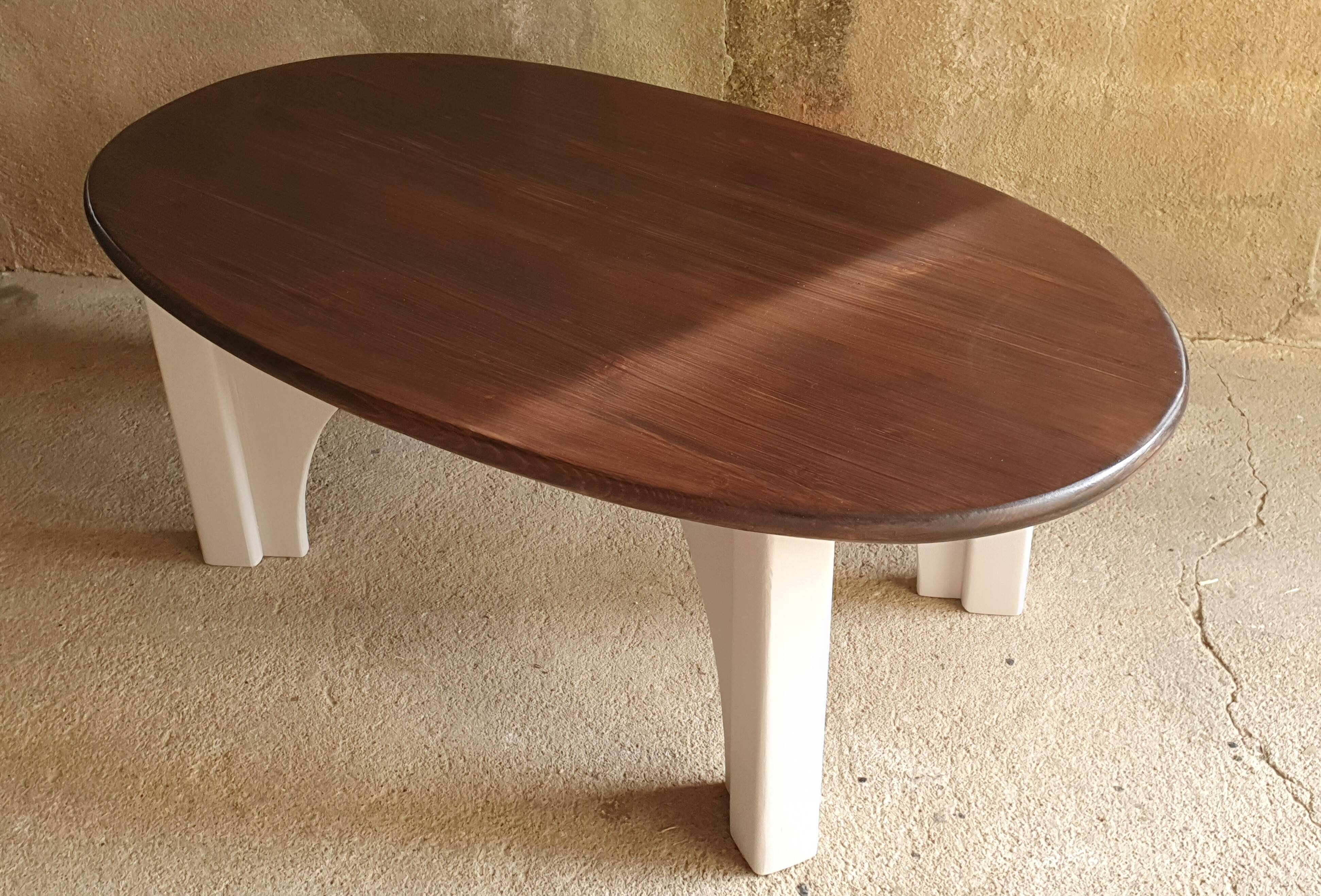 Oval coffee table