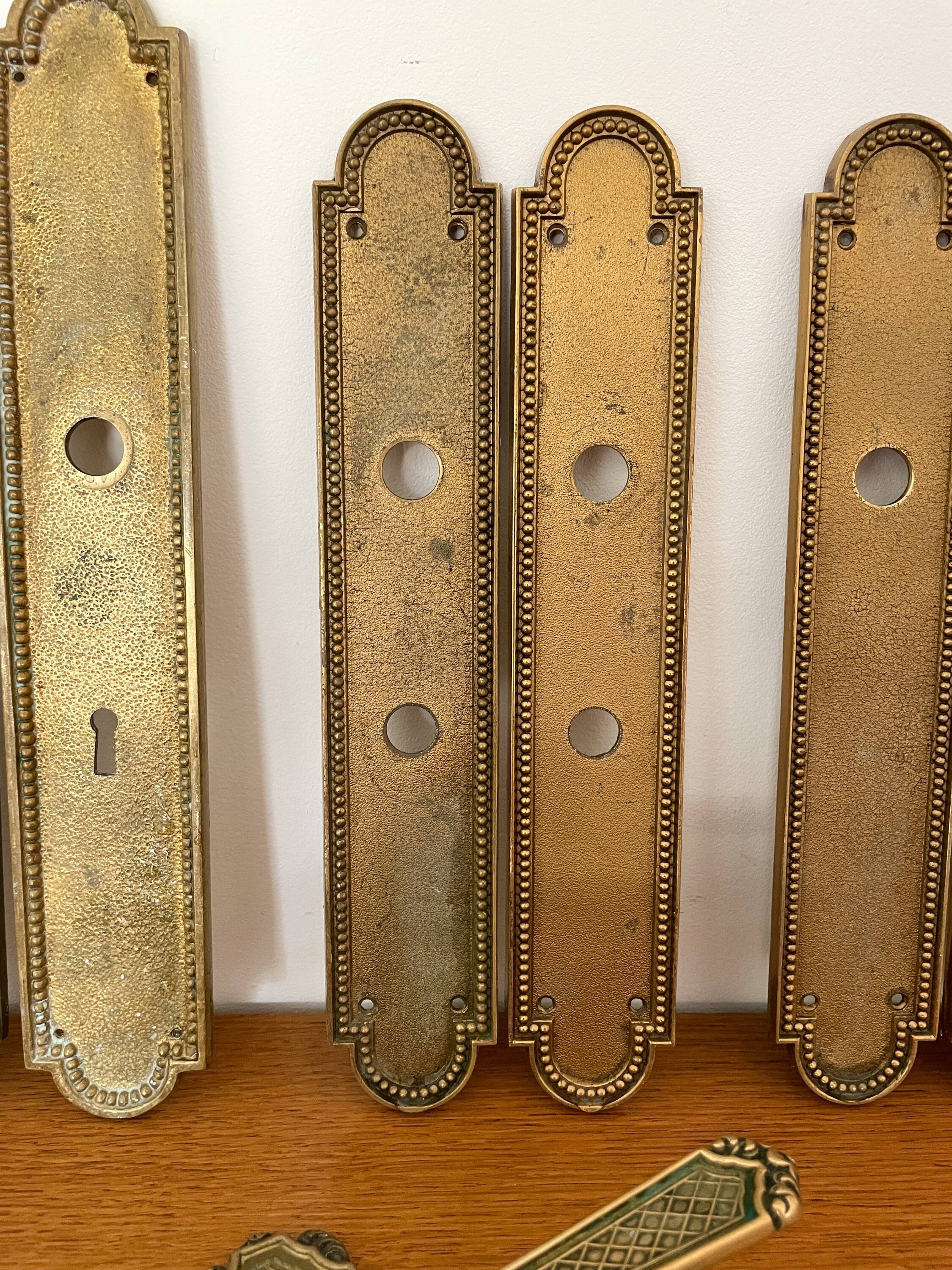 Set of 13 antique beaded brass cleanliness plates + handle – 19th century