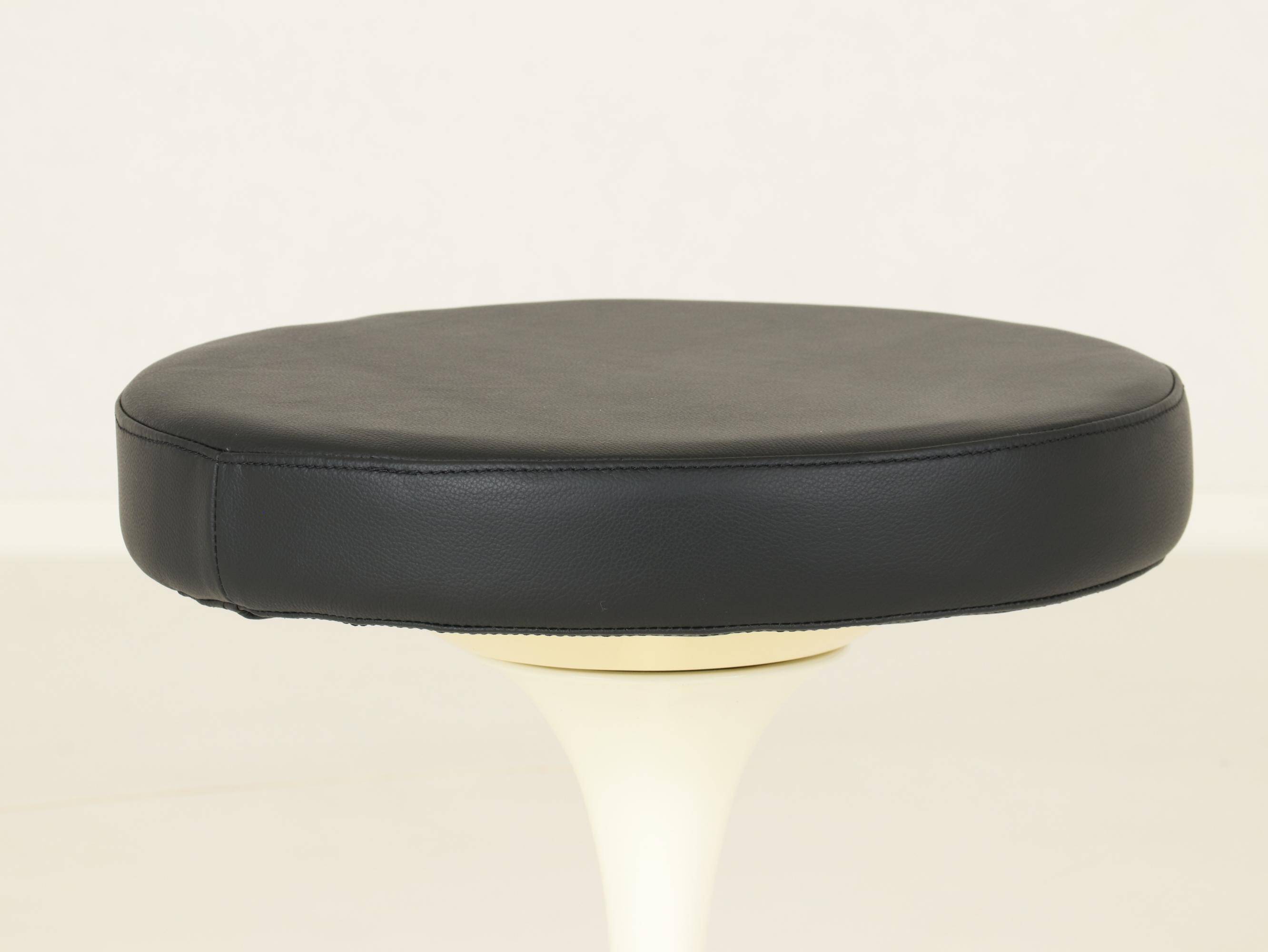 Side Chair or Stool by Eero Saarinen for Knoll 1960s