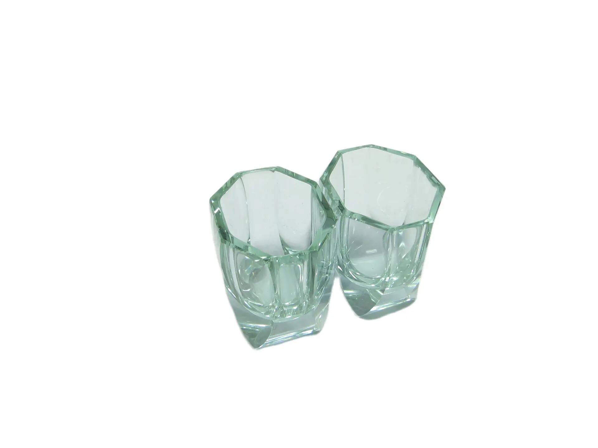 Paire de verres Art Déco, verre turquoise, Tchécoslovaquie, années 1930.