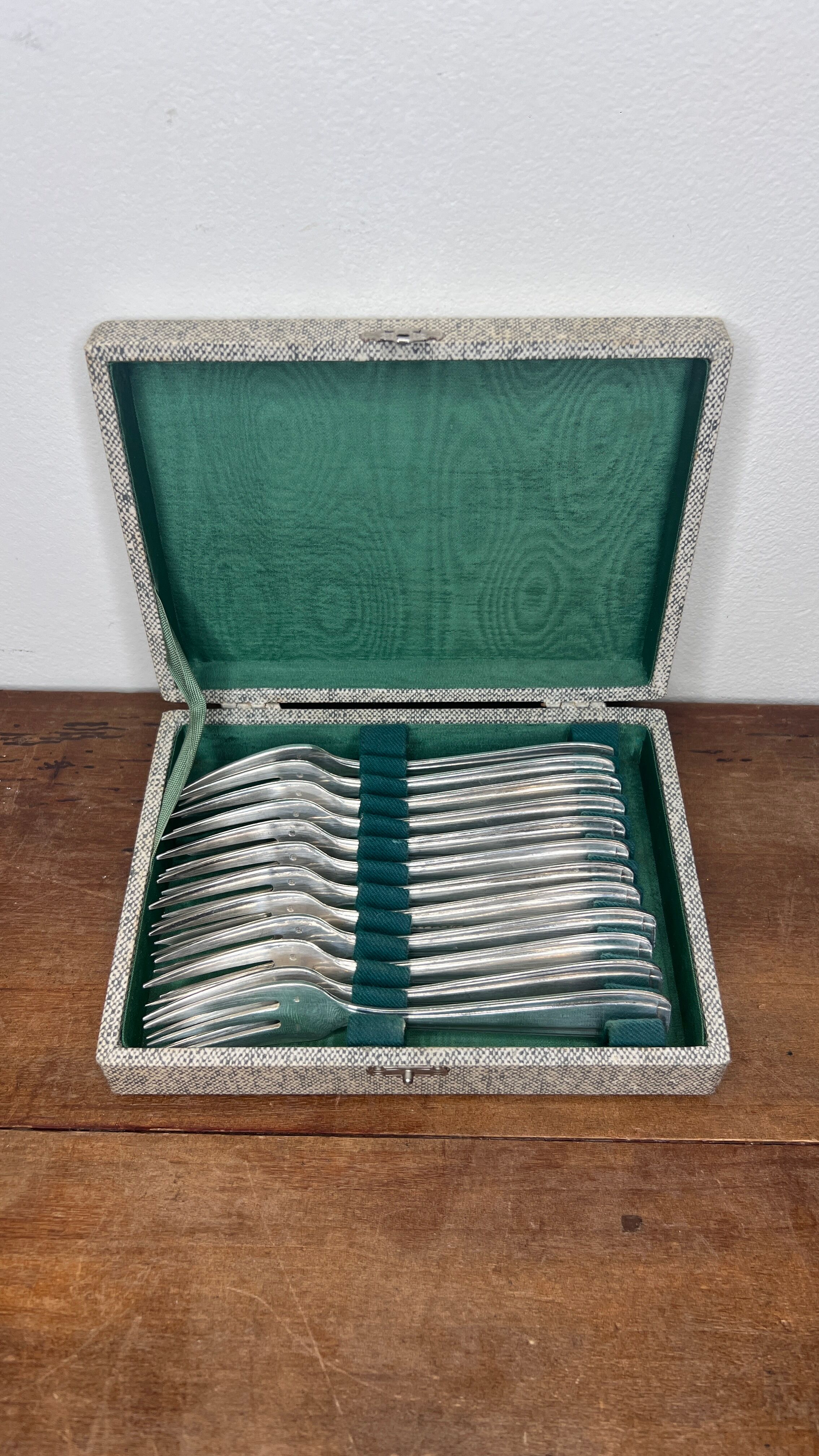 Box of 12 silver metal crustacean forks