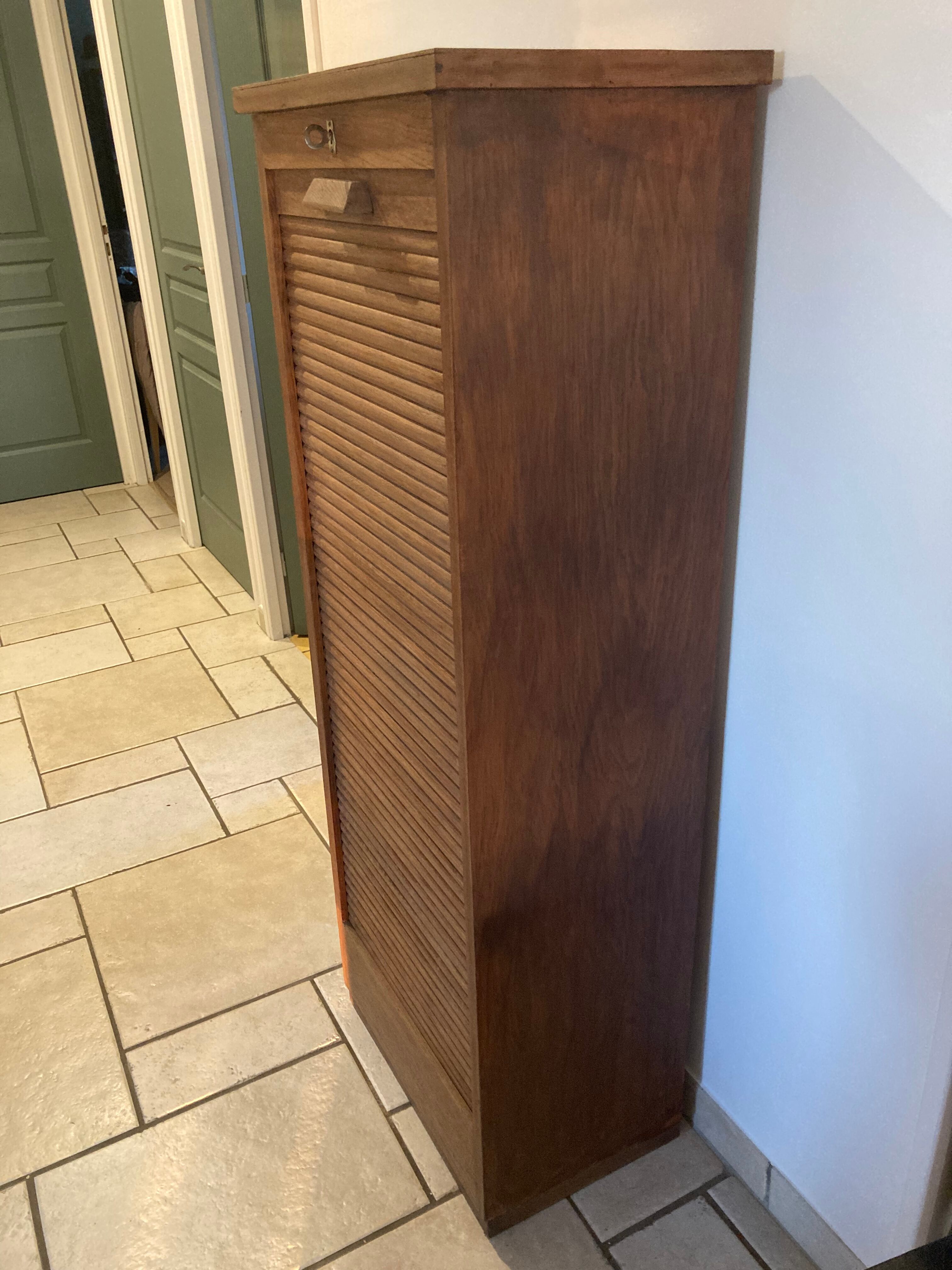 Simple curtain, notary binder