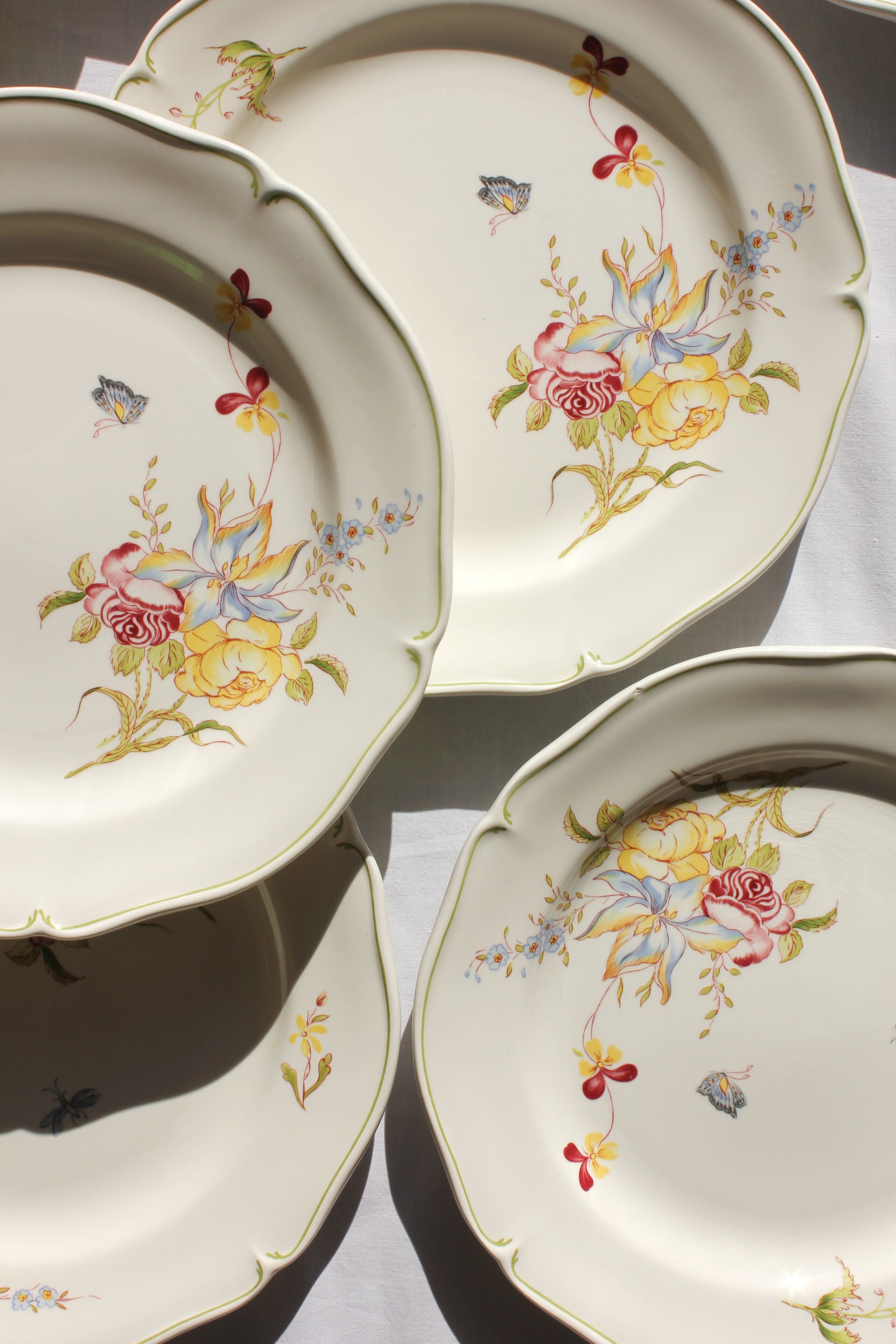 Flat plates in earthenware "Butterfly Flowers" Gien