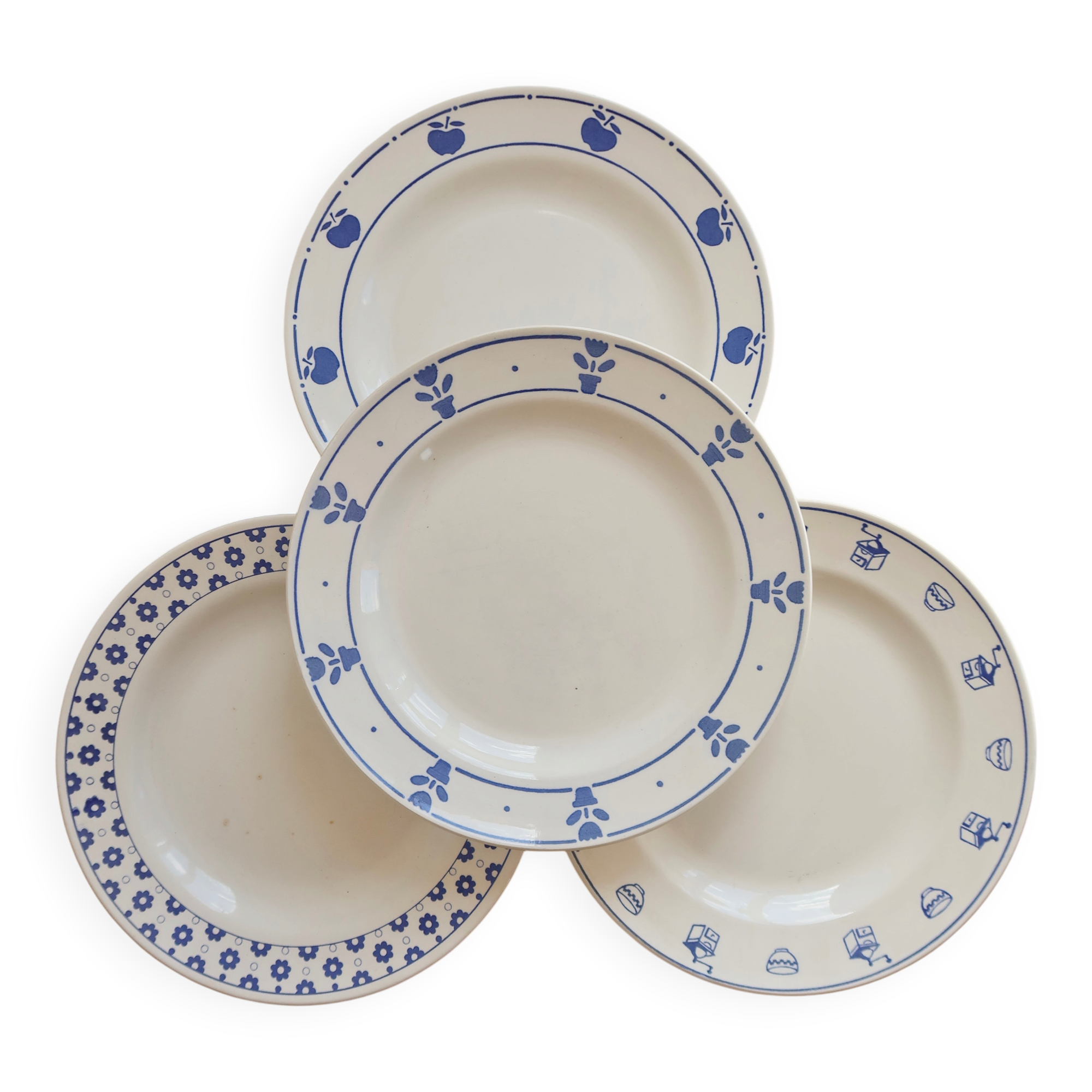 4 mismatched vintage dinner plates - Lot Cutie II