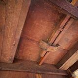 Round oak coffee table with drop leaves and turned legs