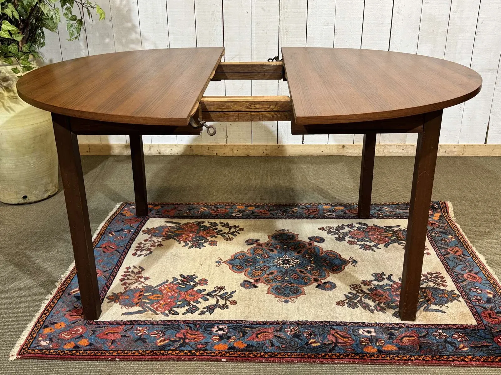 Table des années 1970 en teck avec 1 allonge