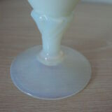 Vase soliflore  opaline blanc opalescent