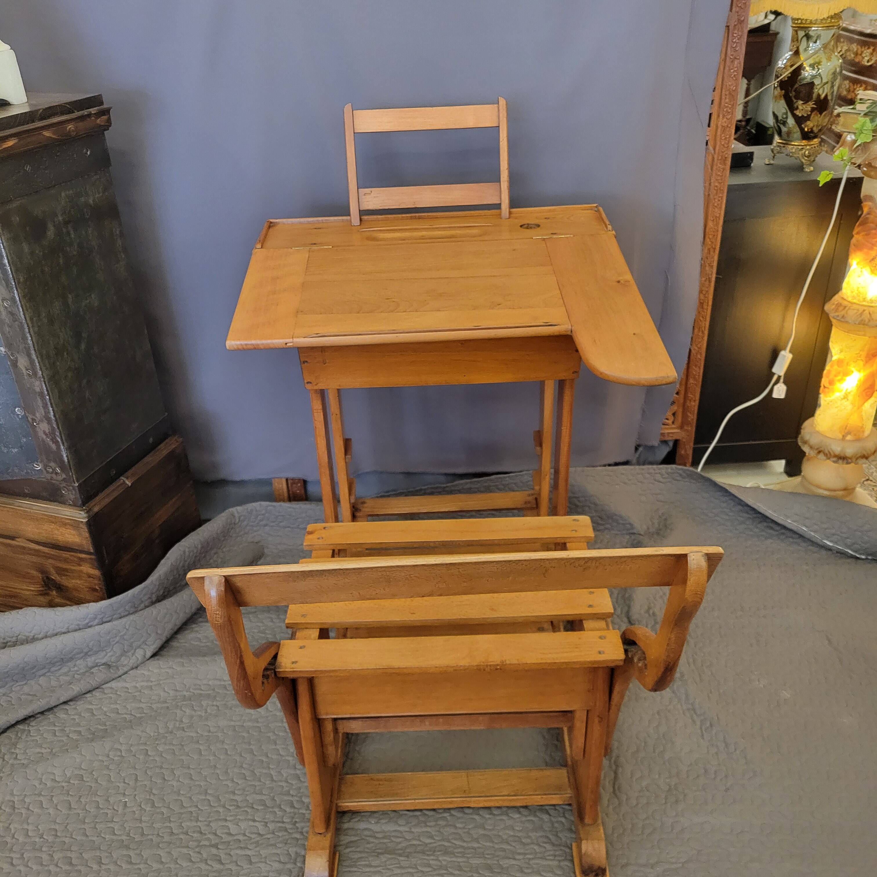 Evolving school desk